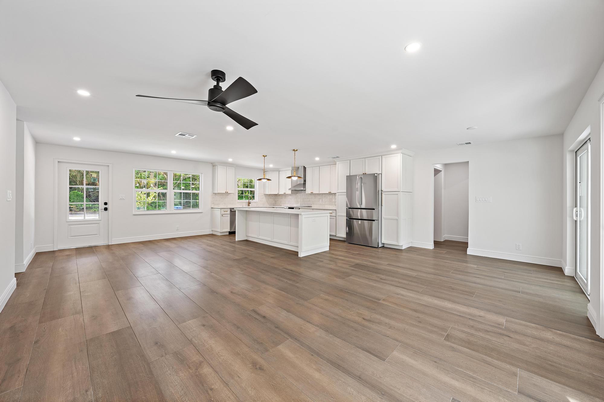 109 E Riverside Drive Property Photo 15