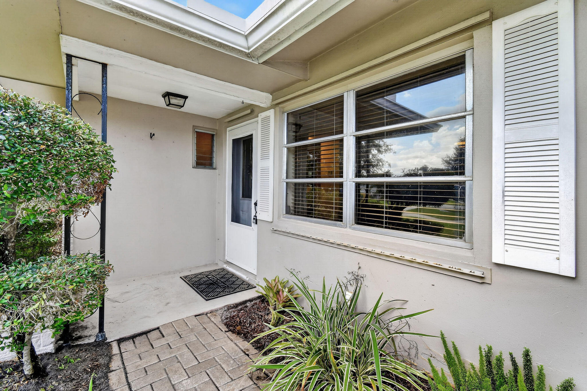 11 Windsor Road E Property Photo 5