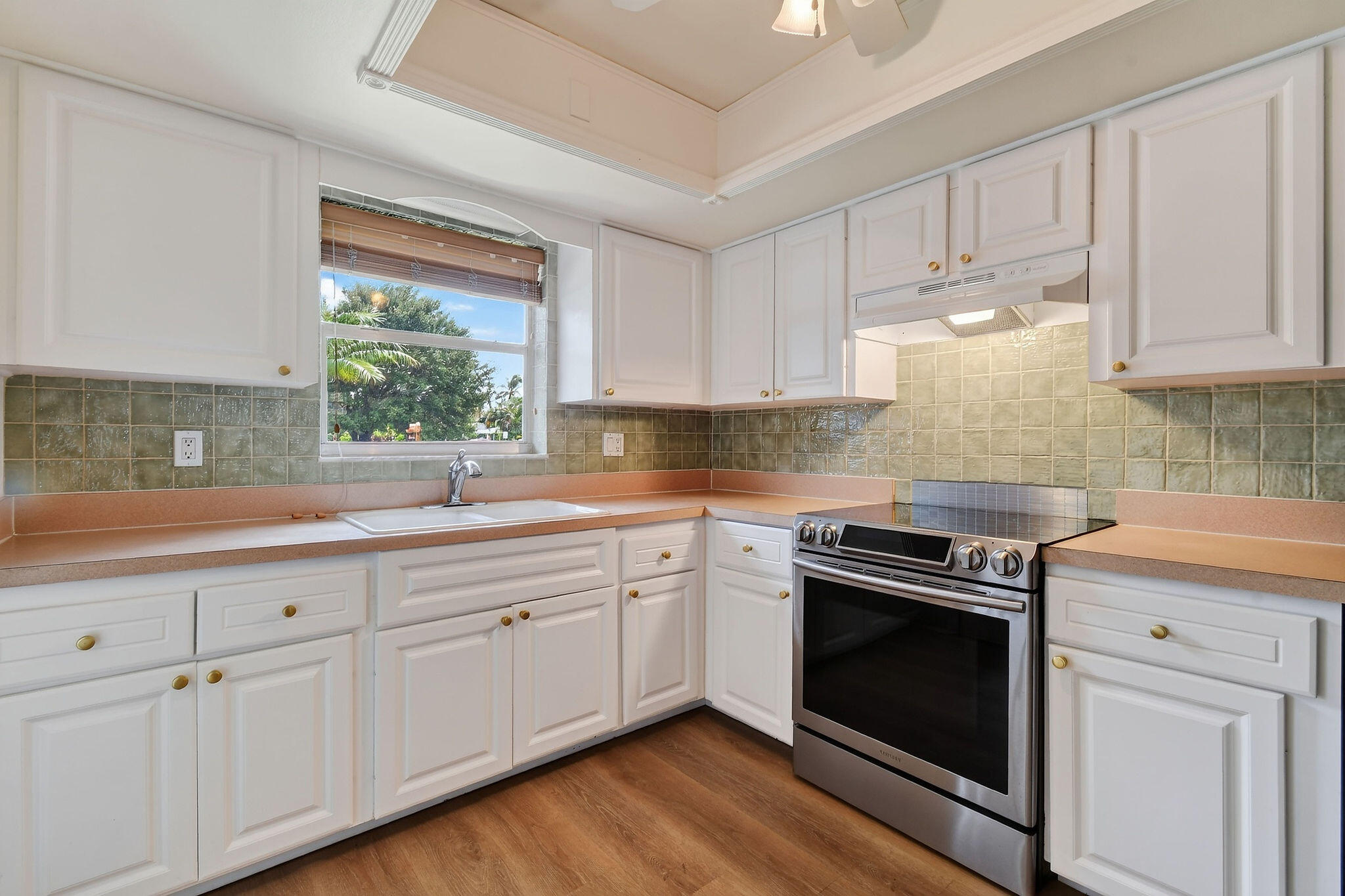 11 Windsor Road E Property Photo 9