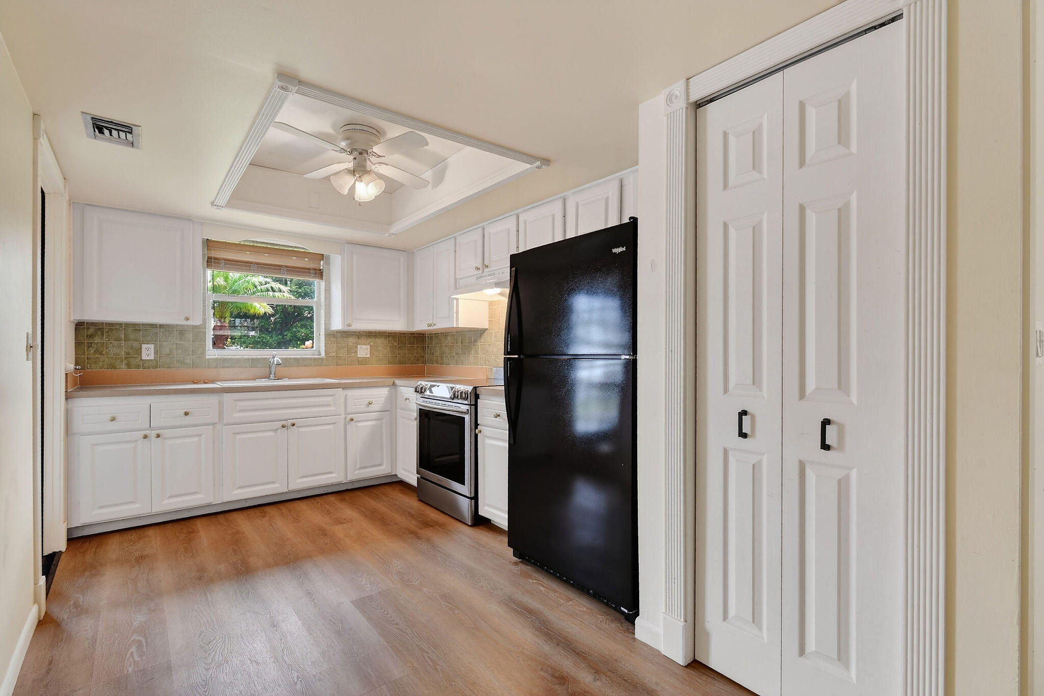 11 Windsor Road E Property Photo 10