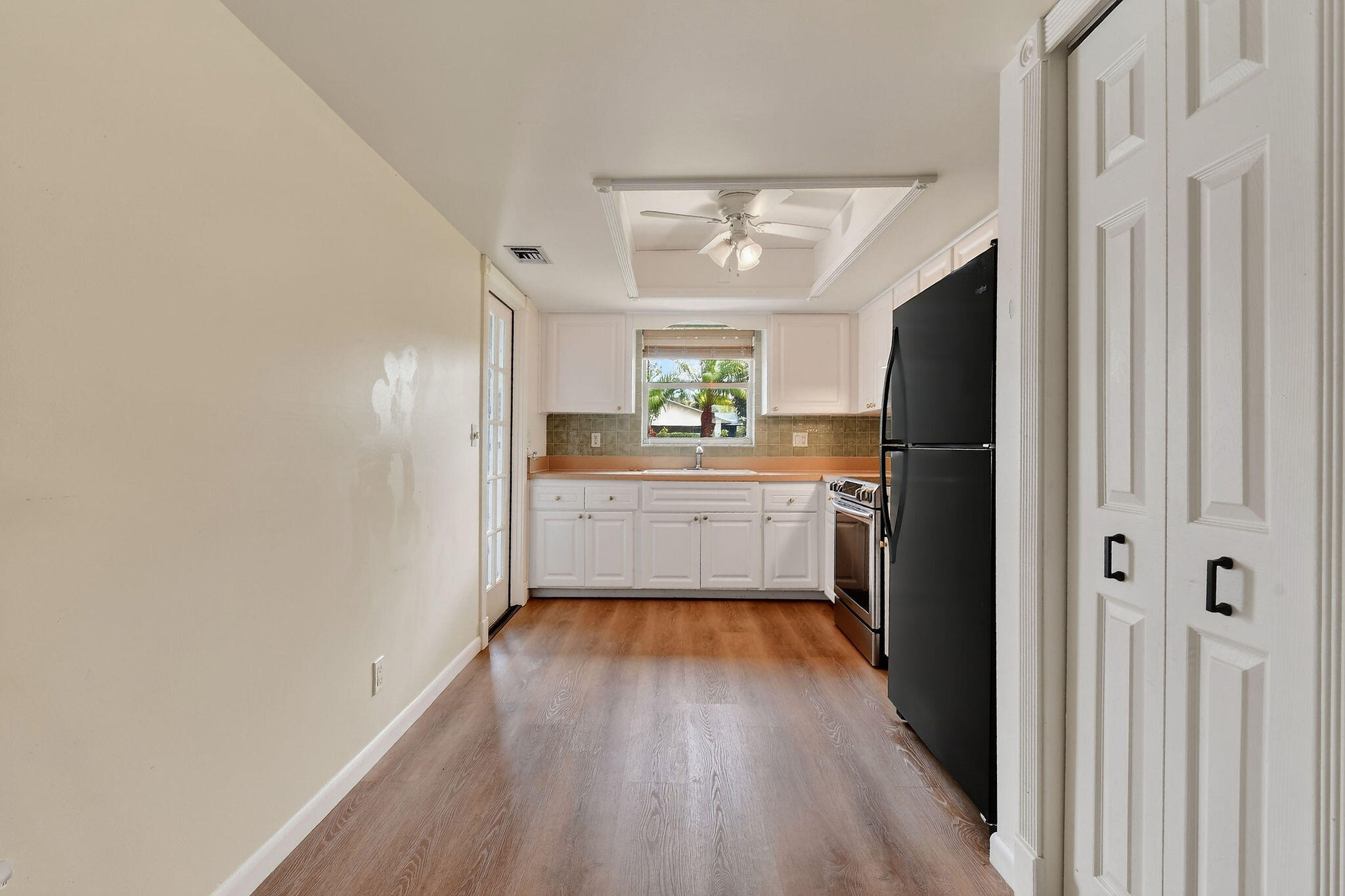 11 Windsor Road E Property Photo 11