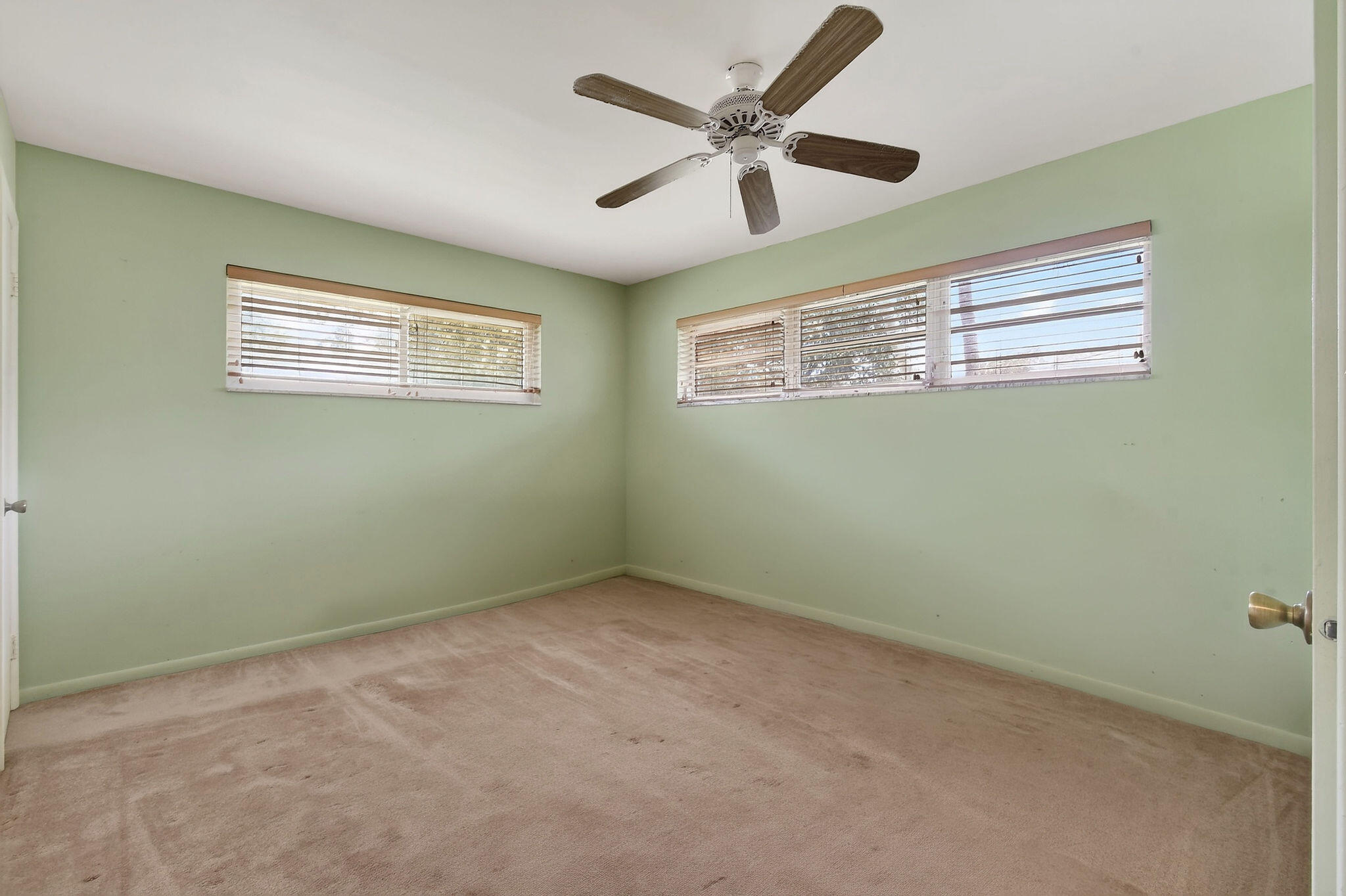 11 Windsor Road E Property Photo 21