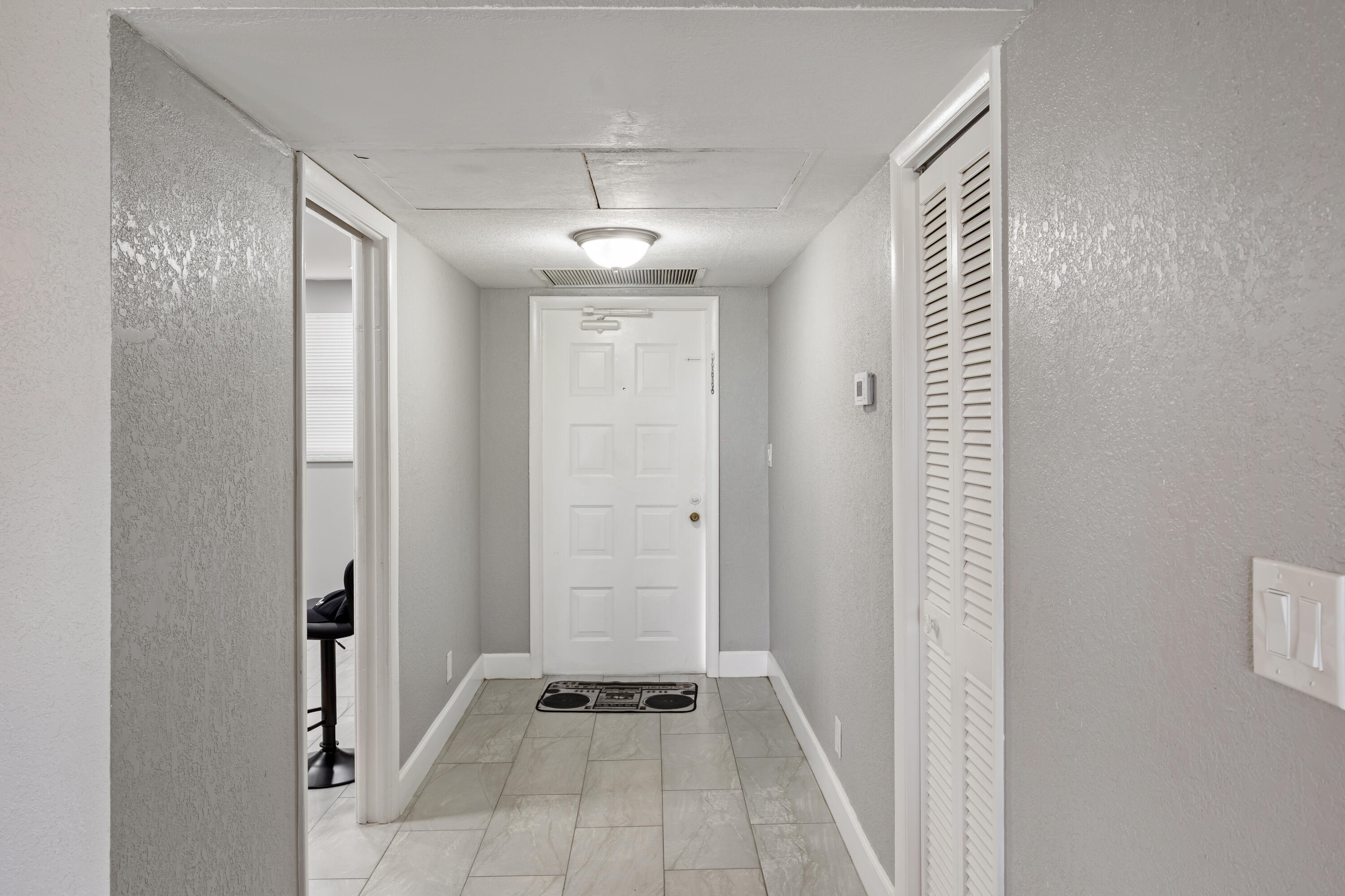 2850 Forest Hills Boulevard 211 Property Photo 5