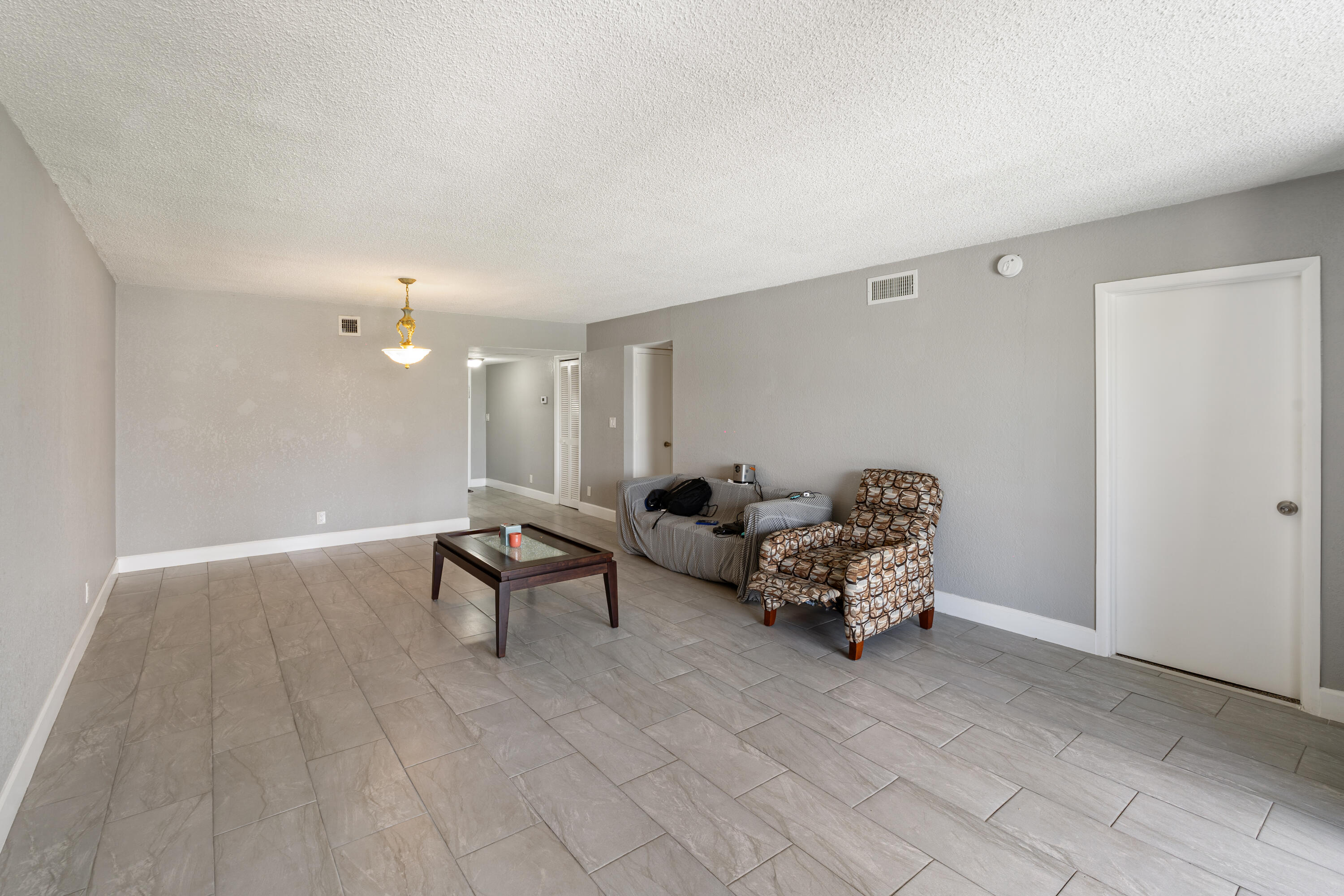 2850 Forest Hills Boulevard 211 Property Photo 7