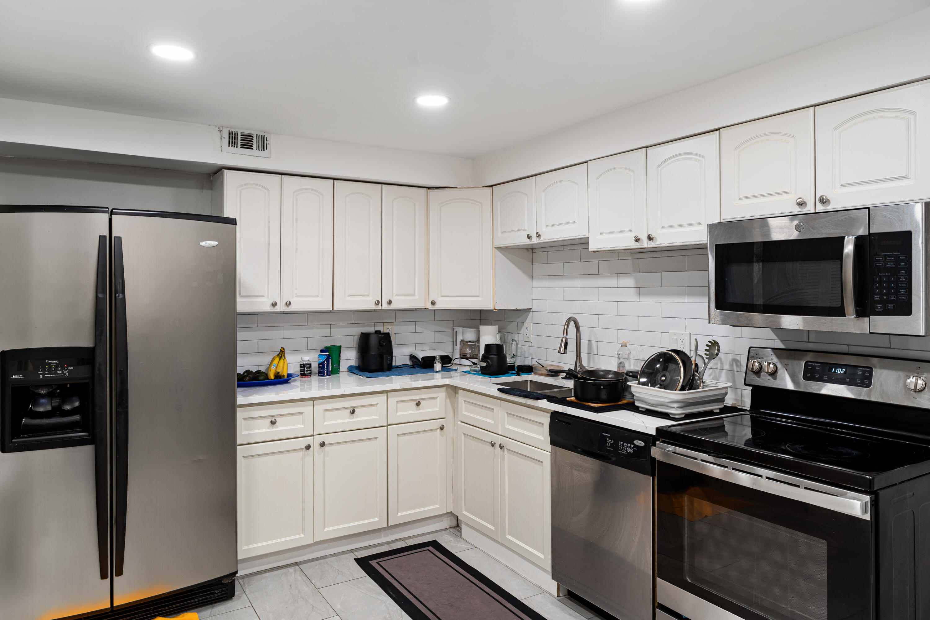 2850 Forest Hills Boulevard 211 Property Photo 9