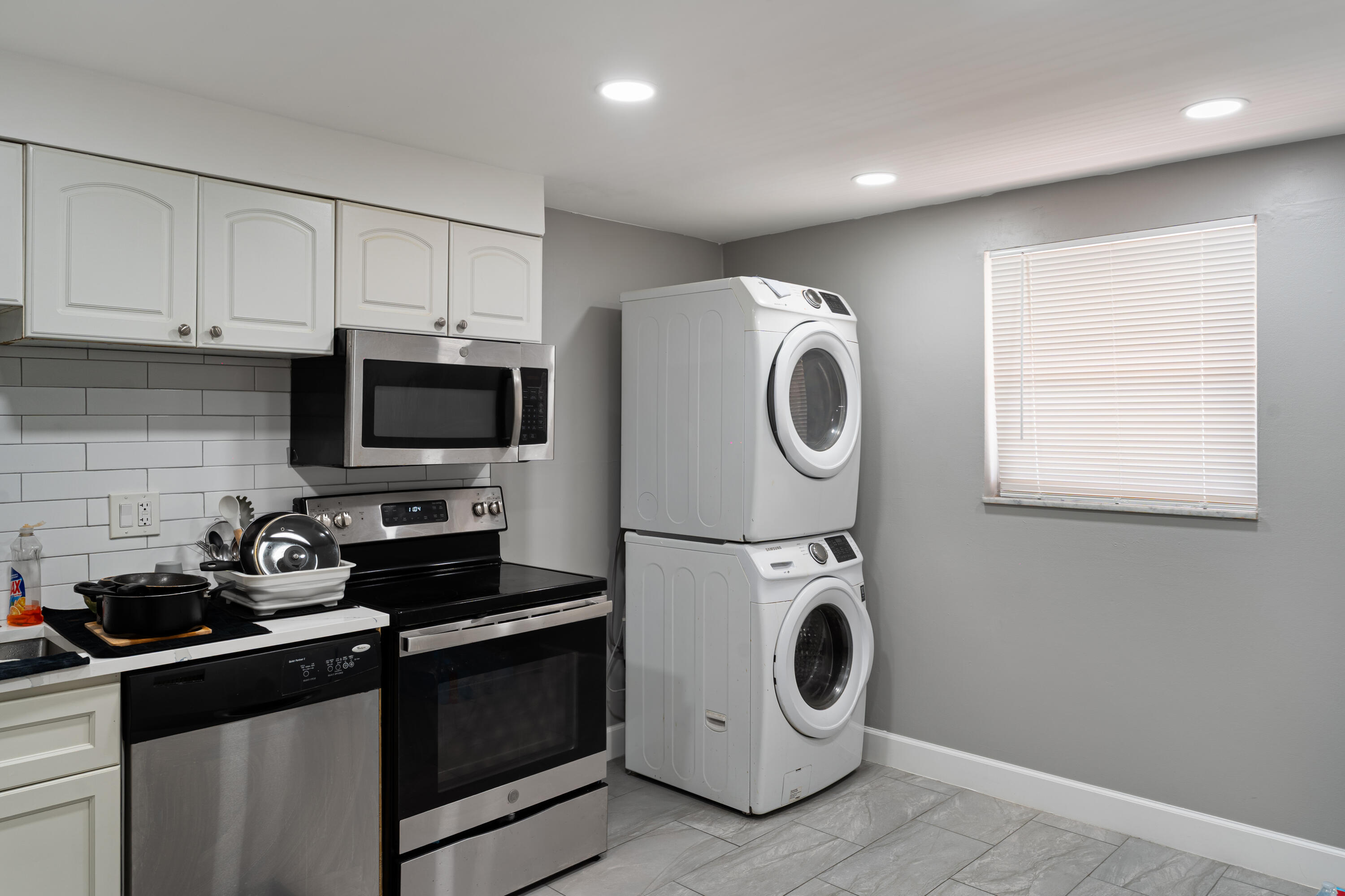 2850 Forest Hills Boulevard 211 Property Photo 10