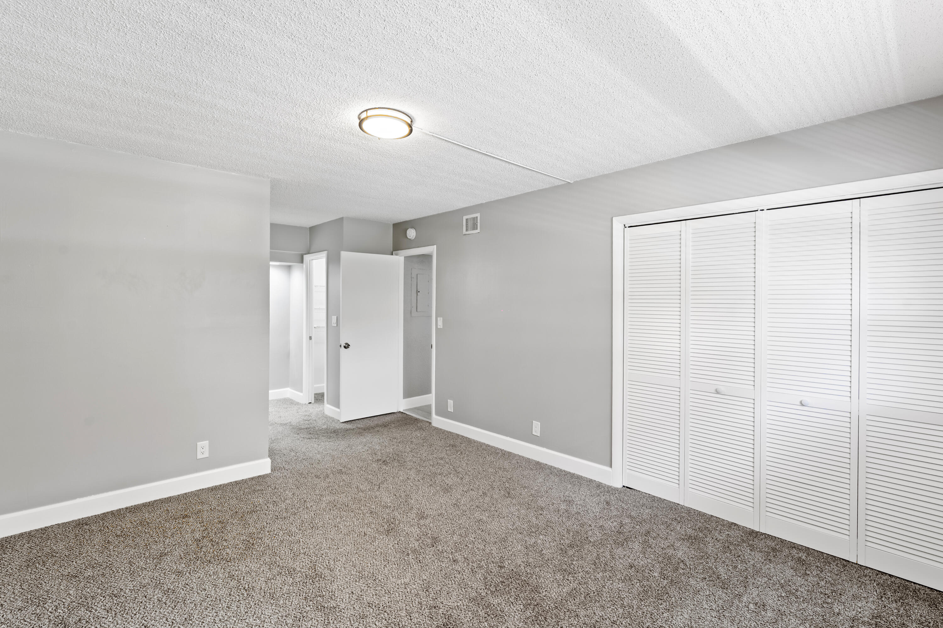 2850 Forest Hills Boulevard 211 Property Photo 11
