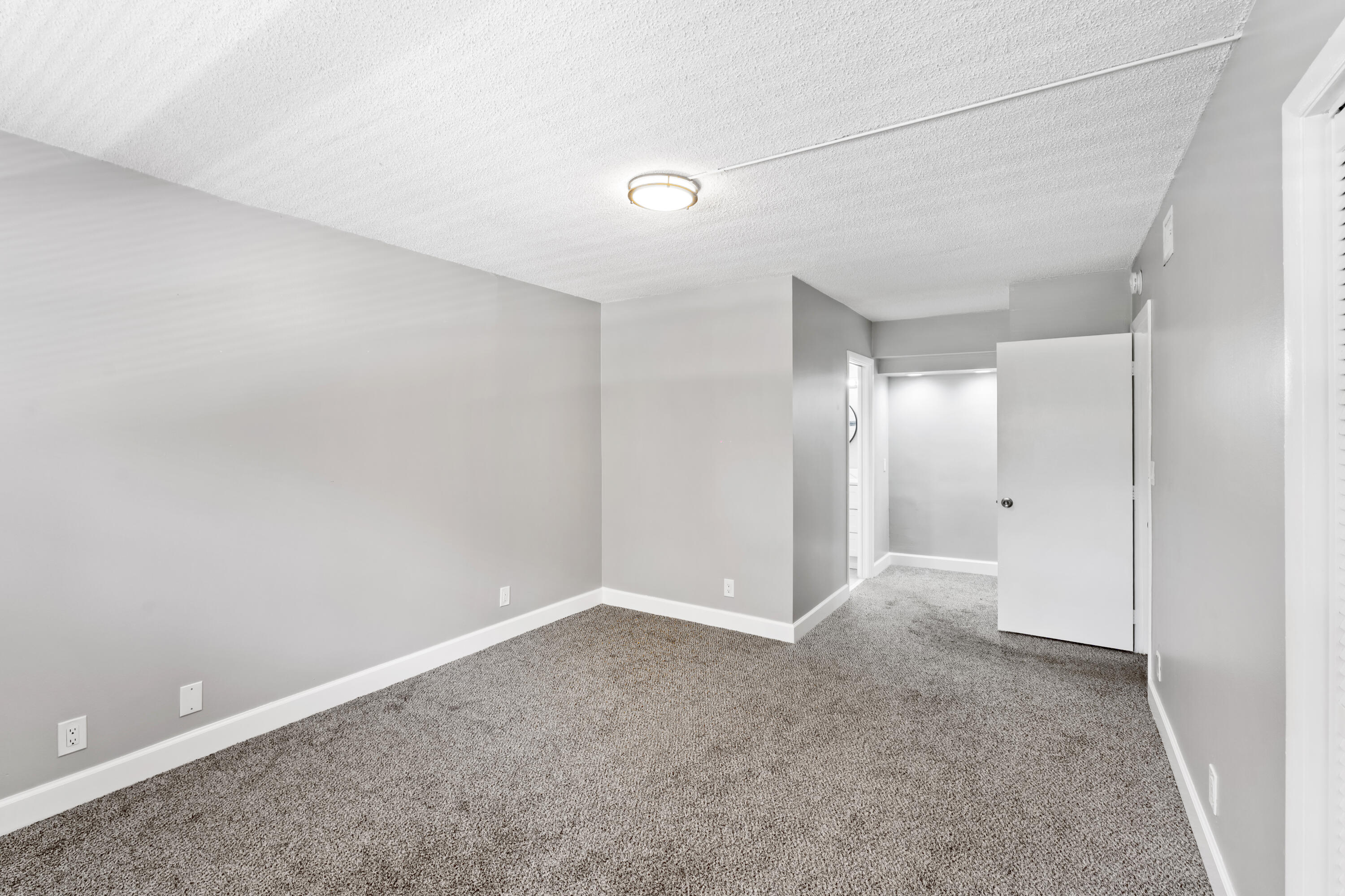 2850 Forest Hills Boulevard 211 Property Photo 12