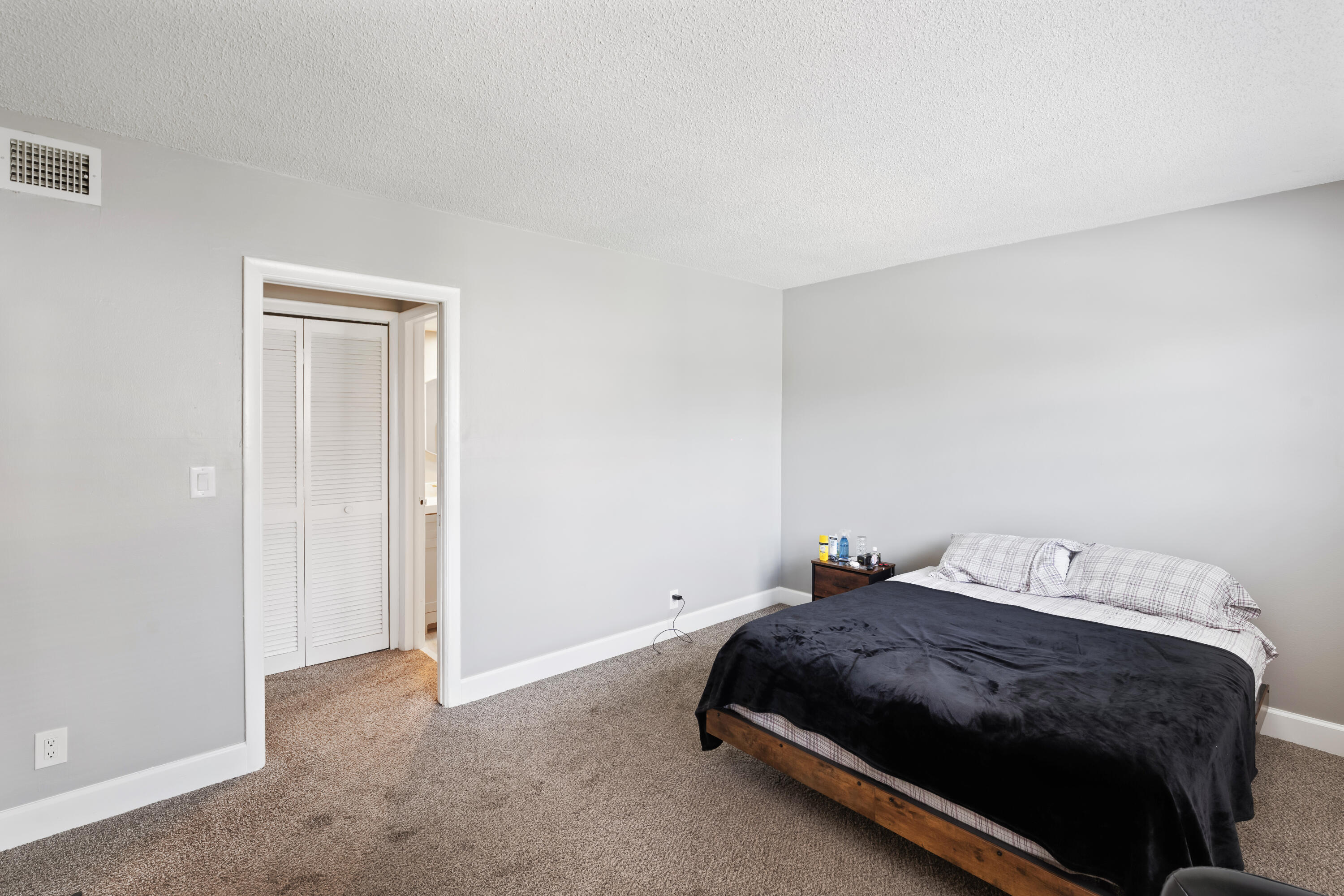 2850 Forest Hills Boulevard 211 Property Photo 18