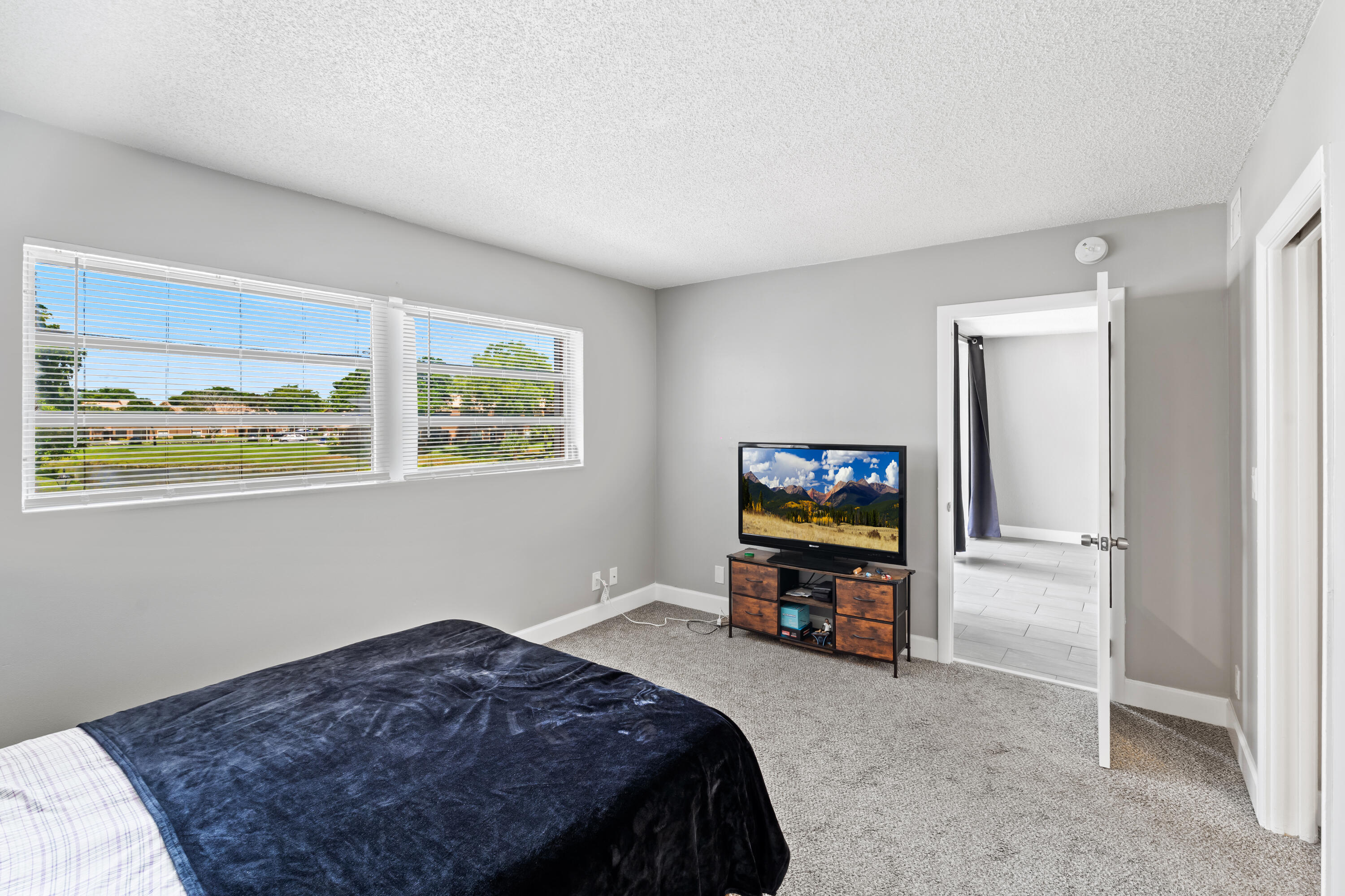 2850 Forest Hills Boulevard 211 Property Photo 19