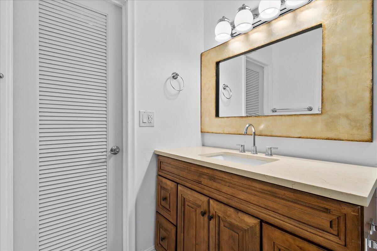 220 Country Lane B Property Photo 14
