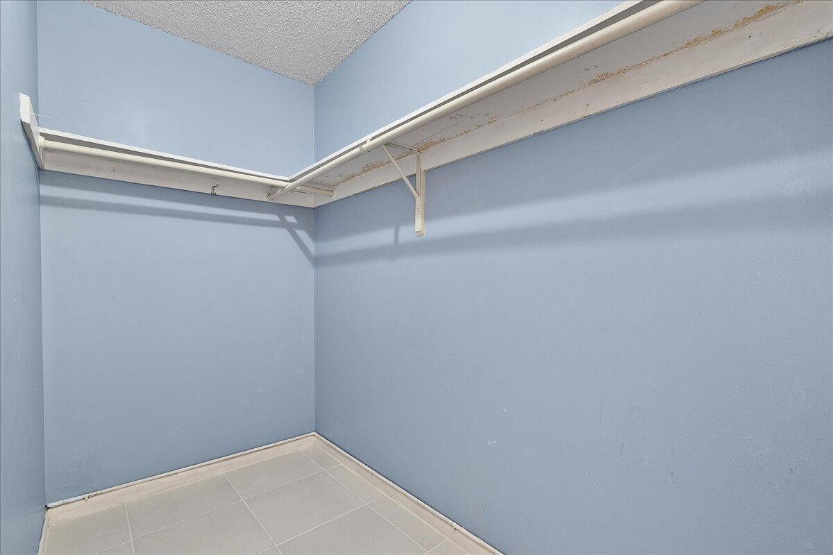 220 Country Lane B Property Photo 15