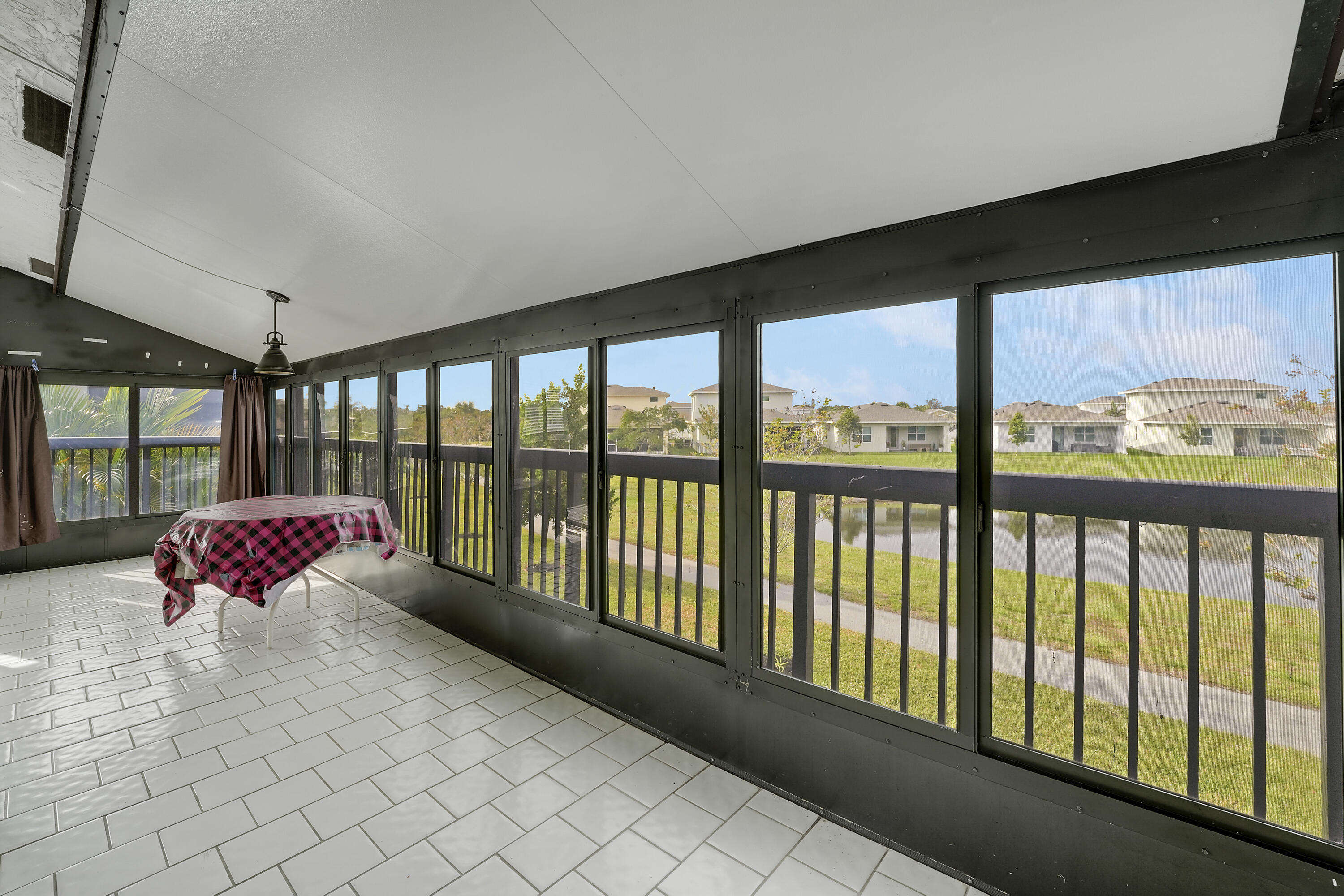 13679 Date Palm Court B Property Photo 3