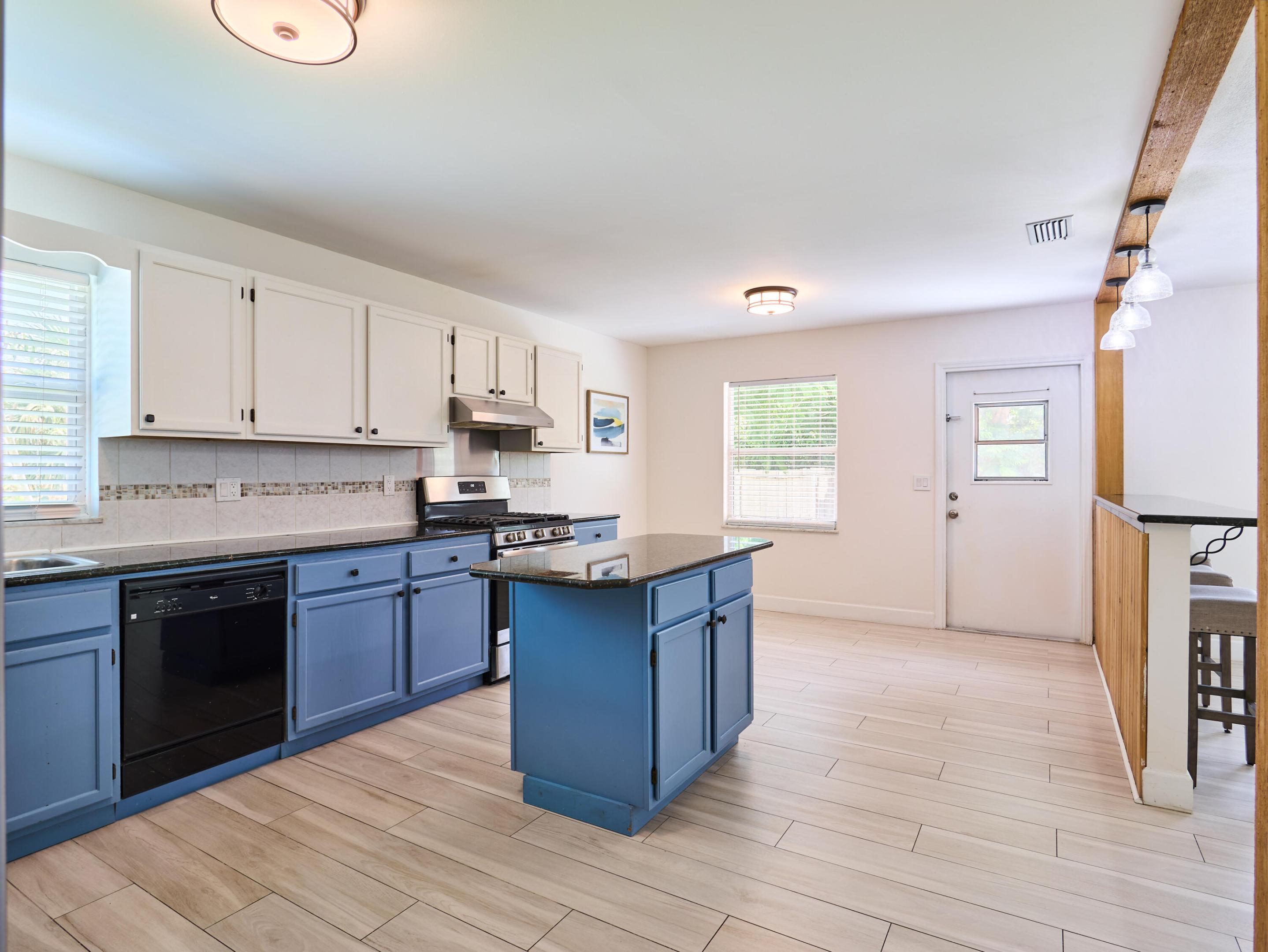 296 Se Wentworth Drive Property Photo 10