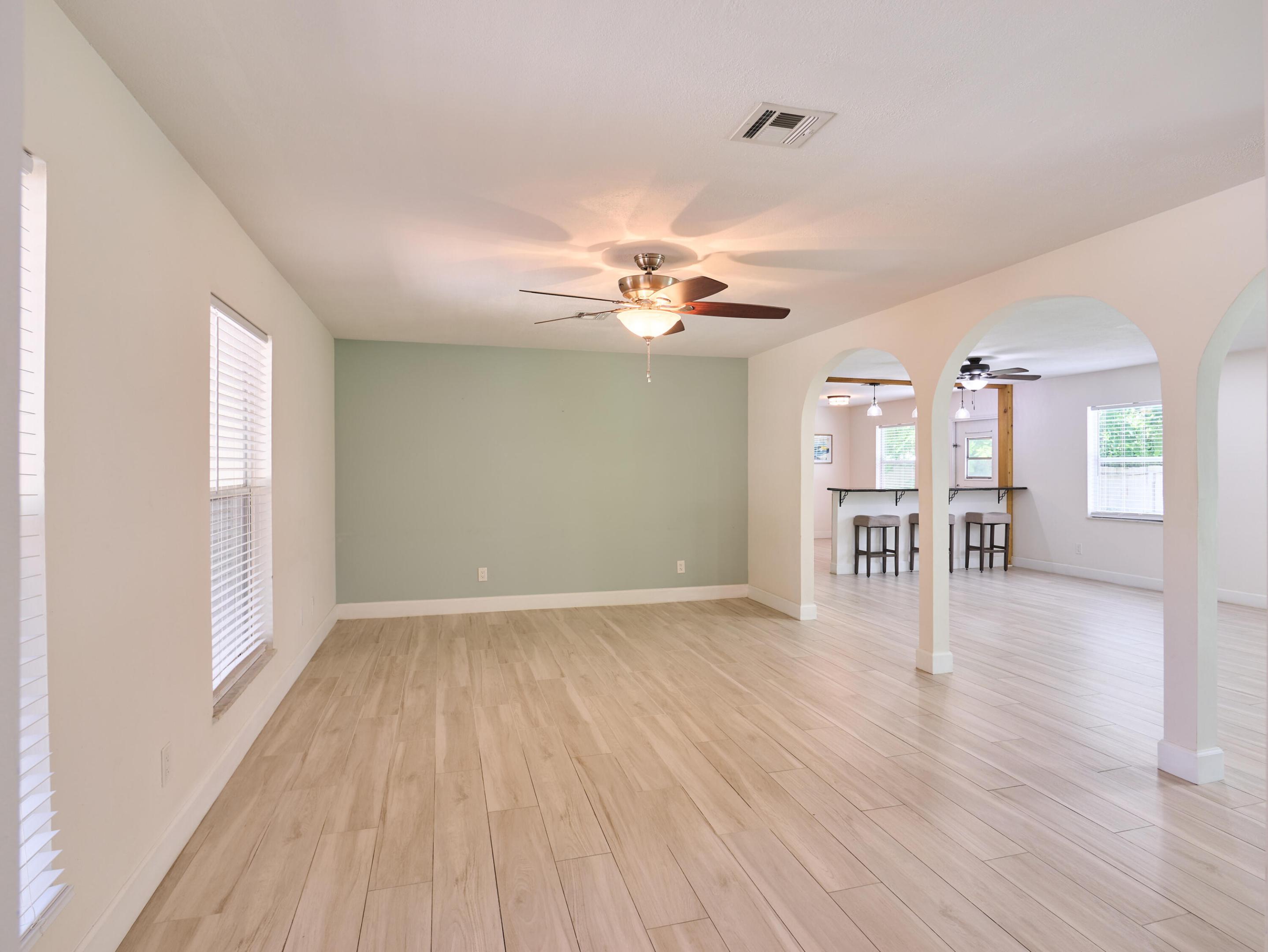 296 Se Wentworth Drive Property Photo 14