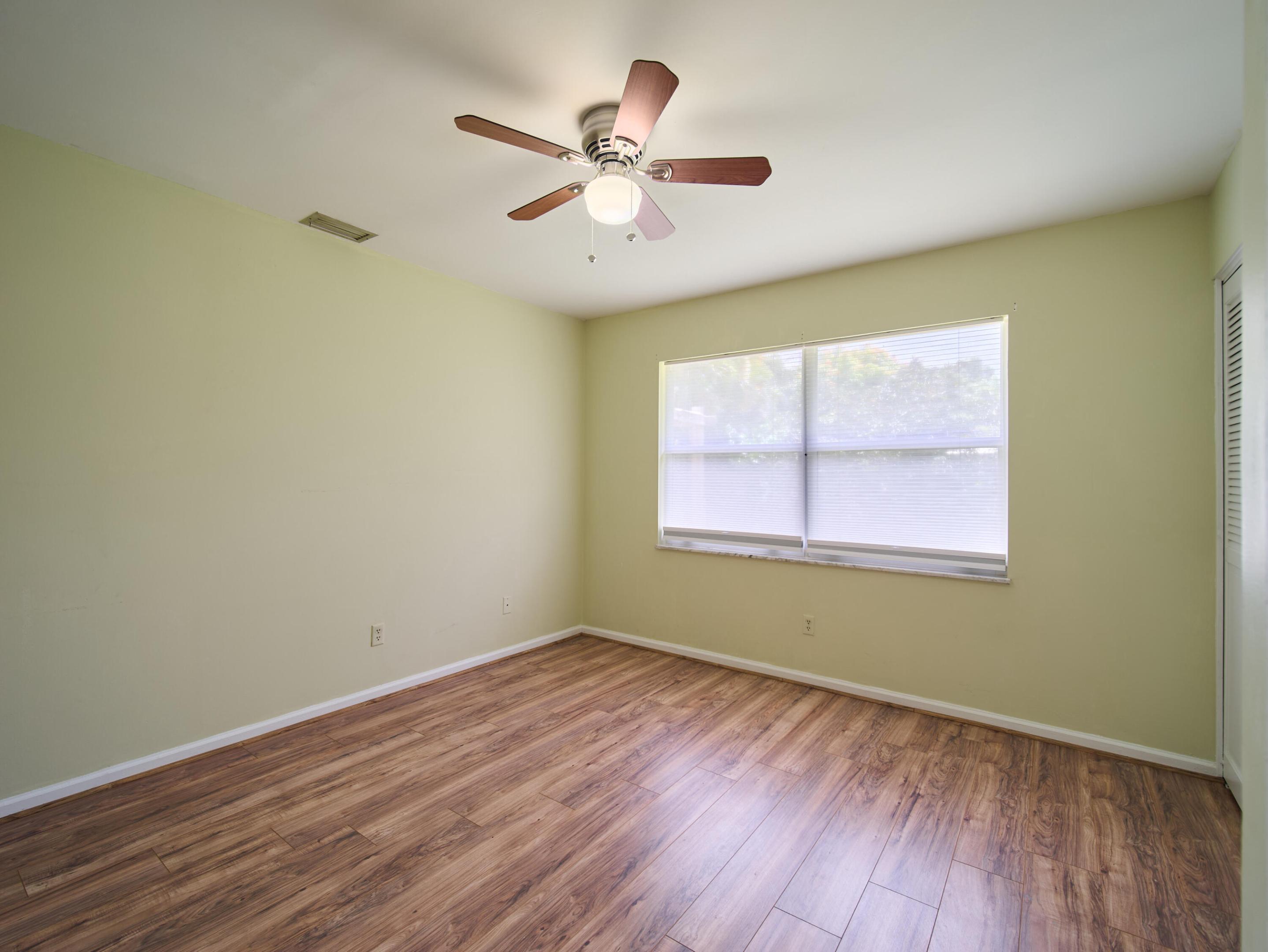 296 Se Wentworth Drive Property Photo 18
