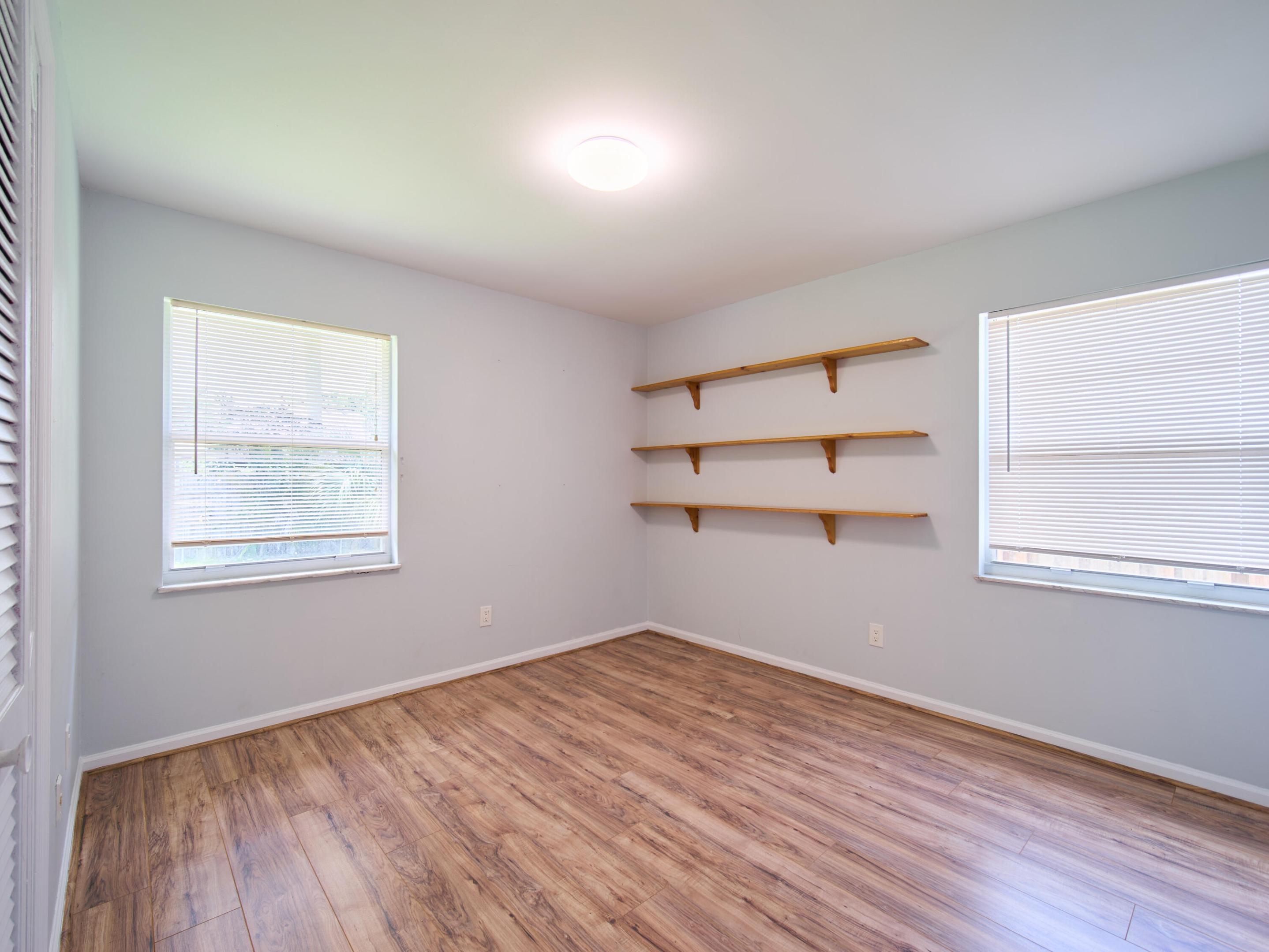 296 Se Wentworth Drive Property Photo 23