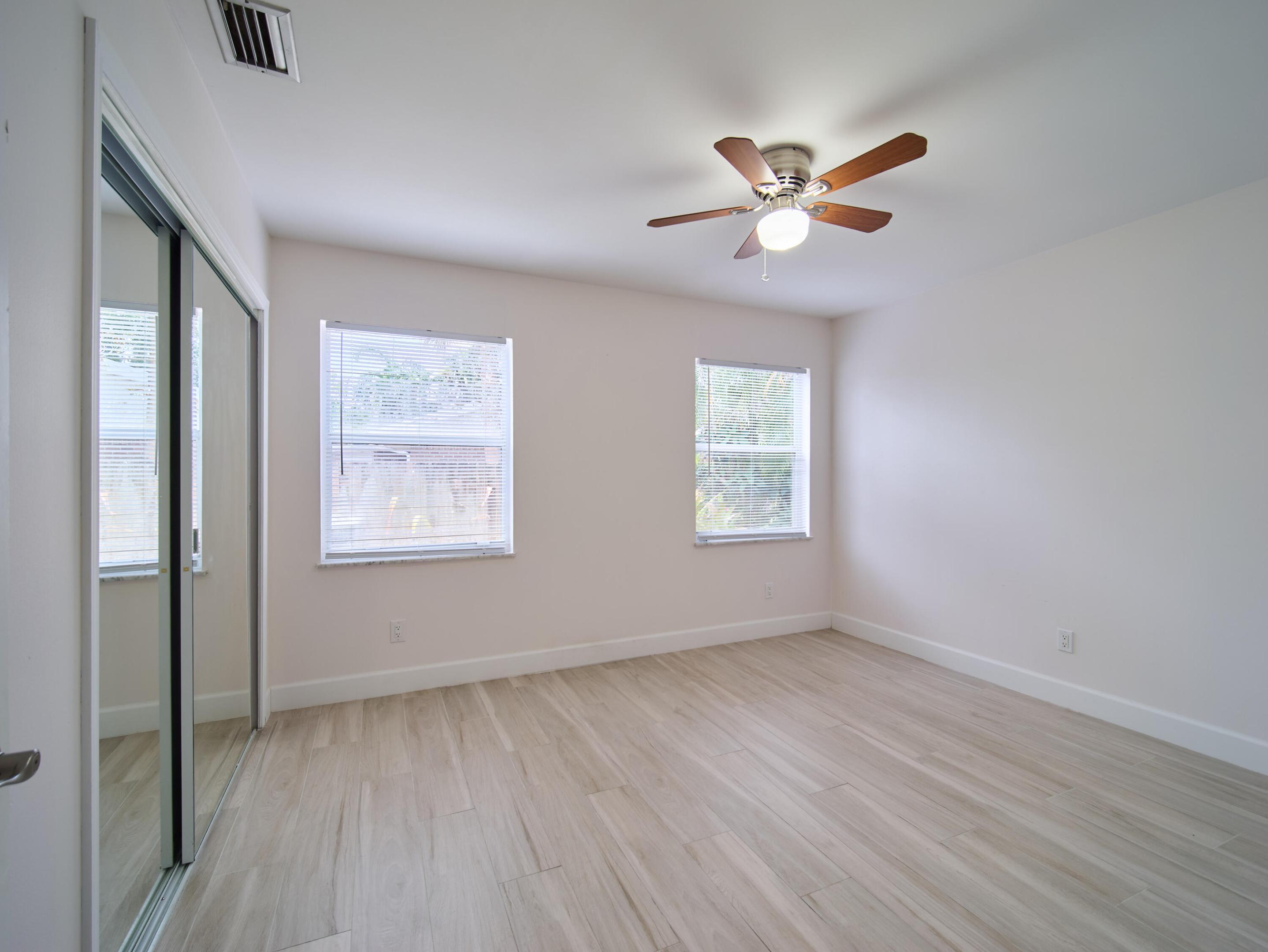 296 Se Wentworth Drive Property Photo 27