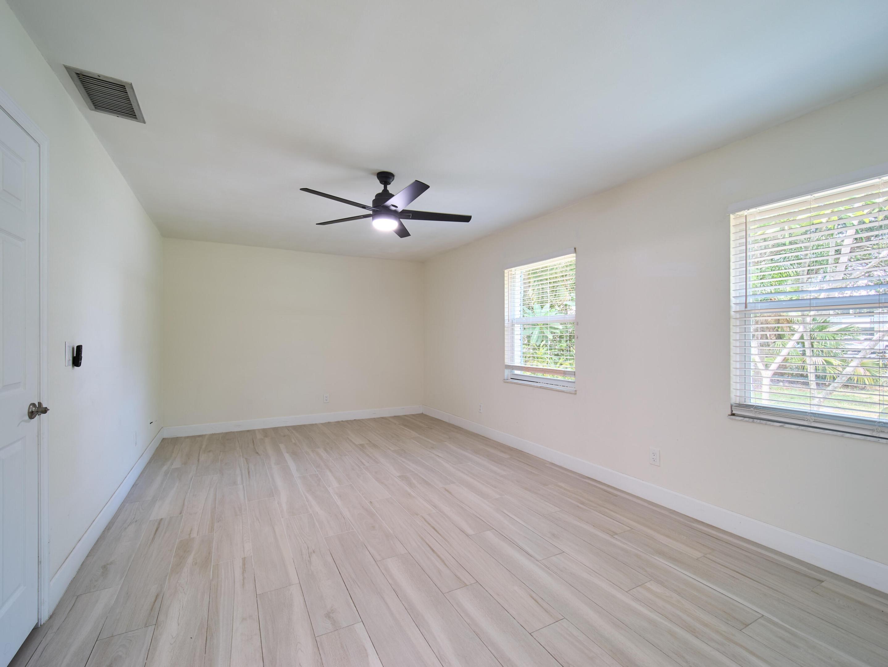 296 Se Wentworth Drive Property Photo 32