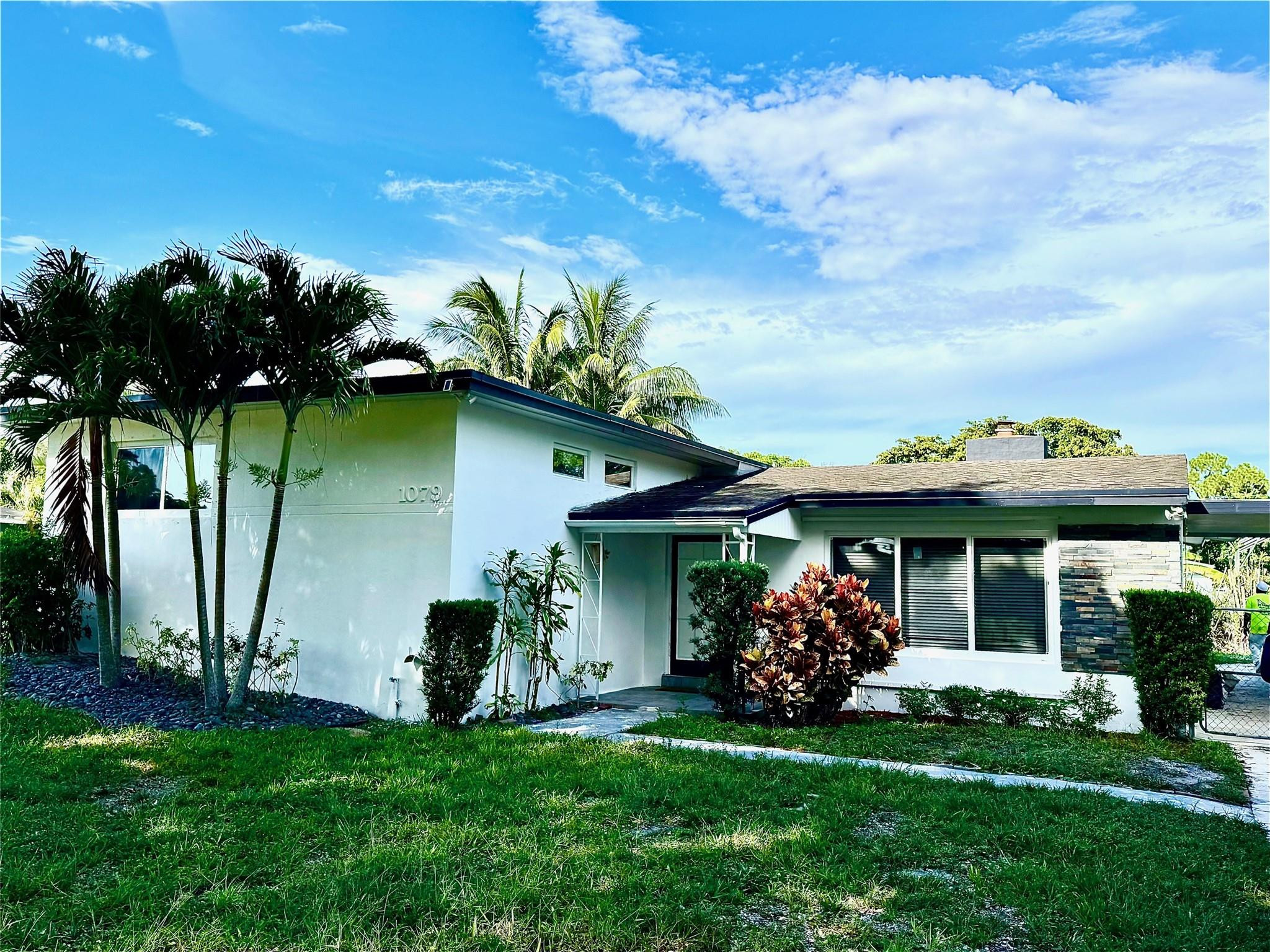 1079 W COUNTRY CLUB Circle Property Photo 1