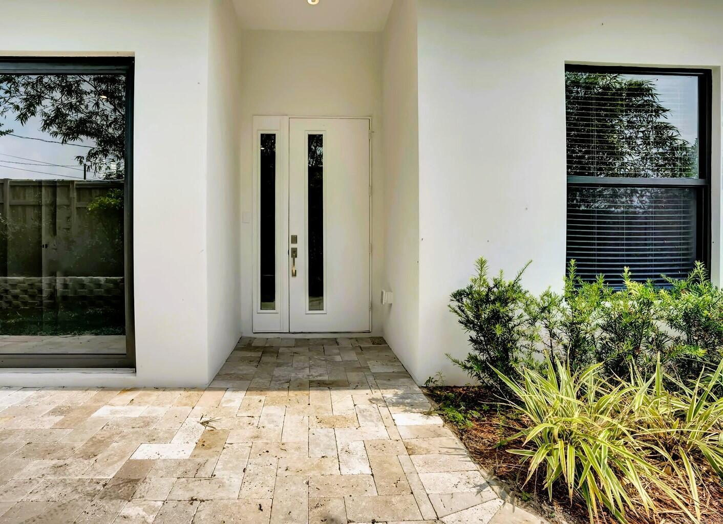 2517 Oceanview Avenue E Property Photo 3