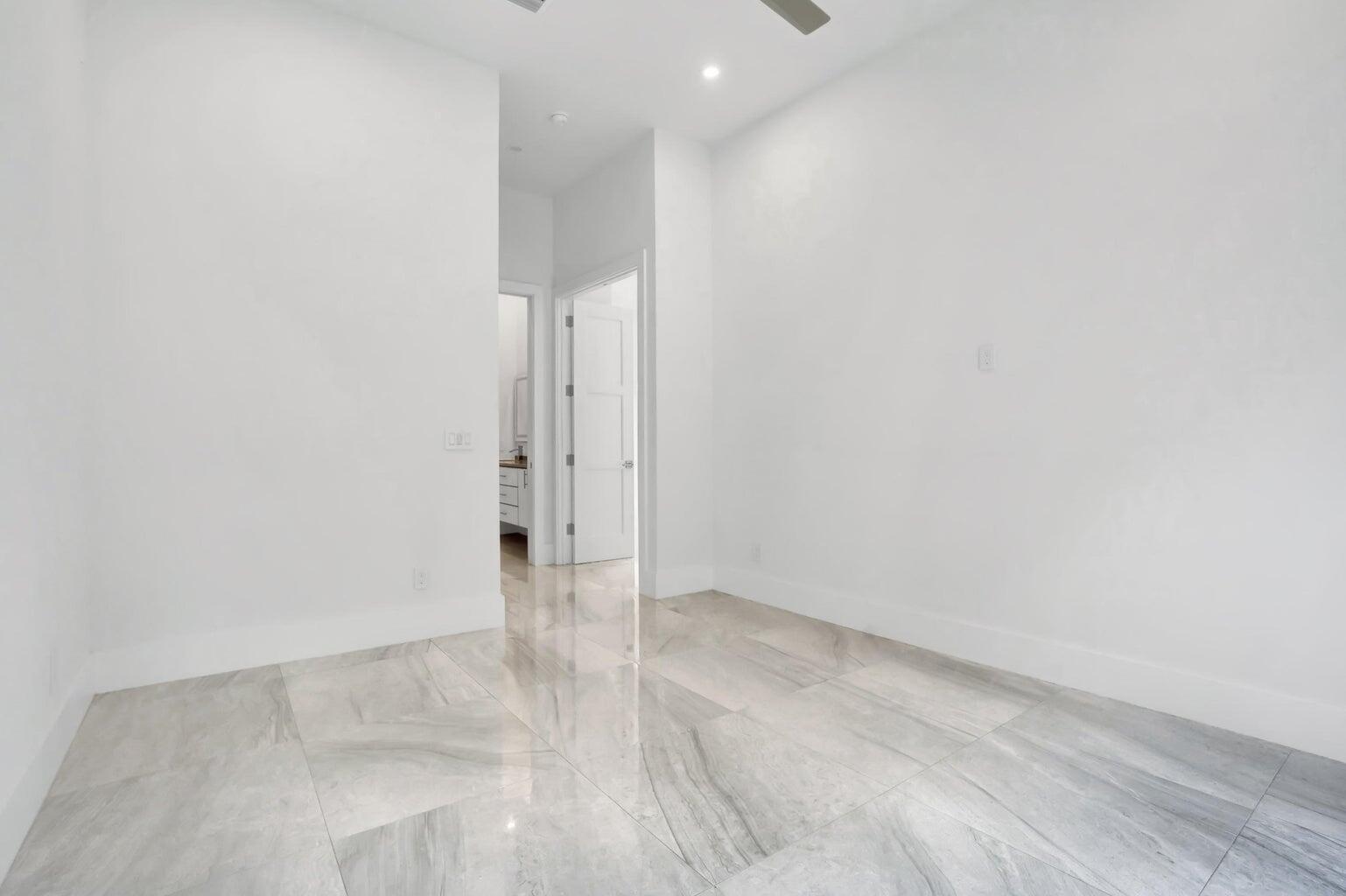 2517 Oceanview Avenue E Property Photo 9