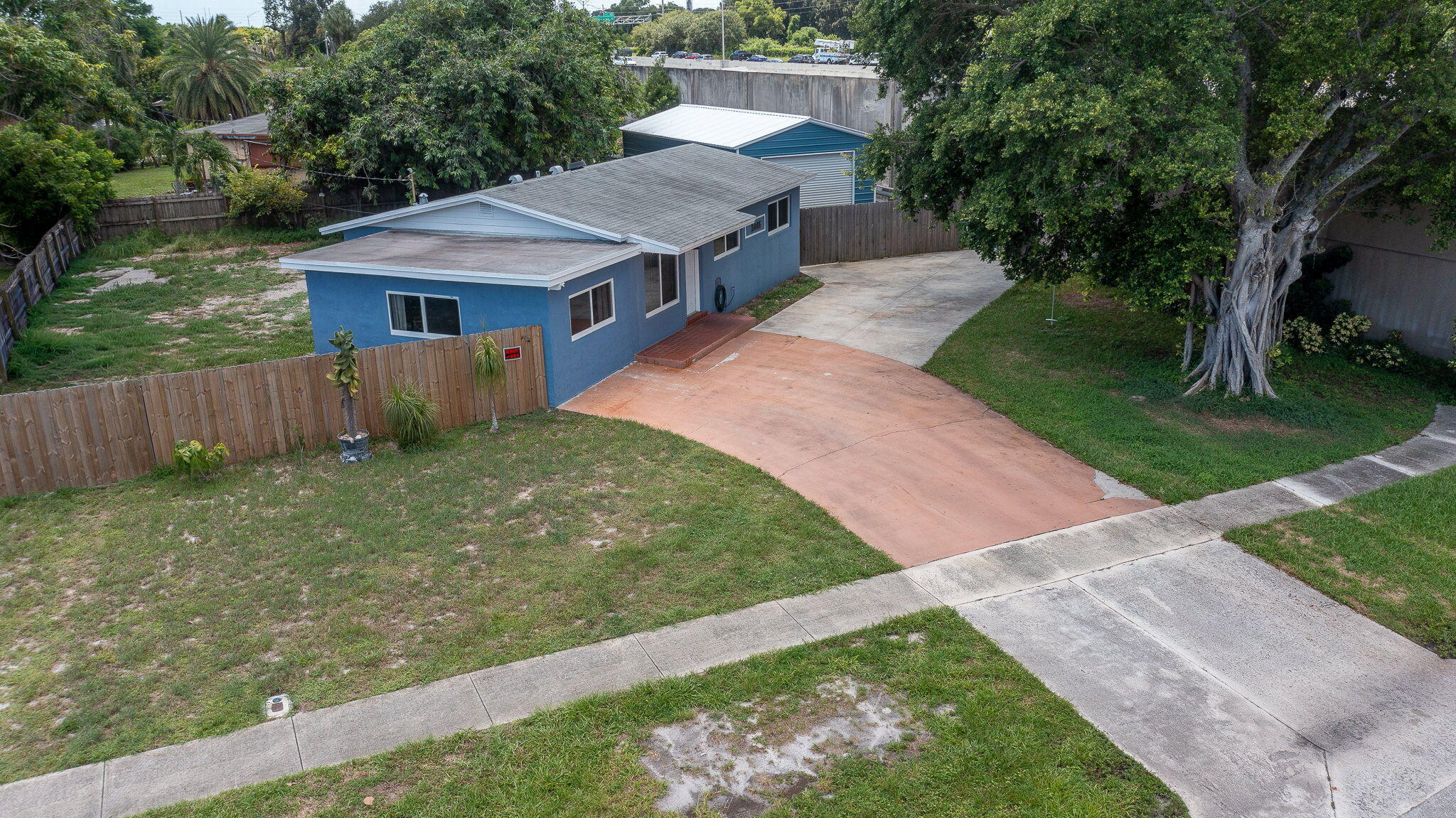 1446 W Drew Street Property Photo 1