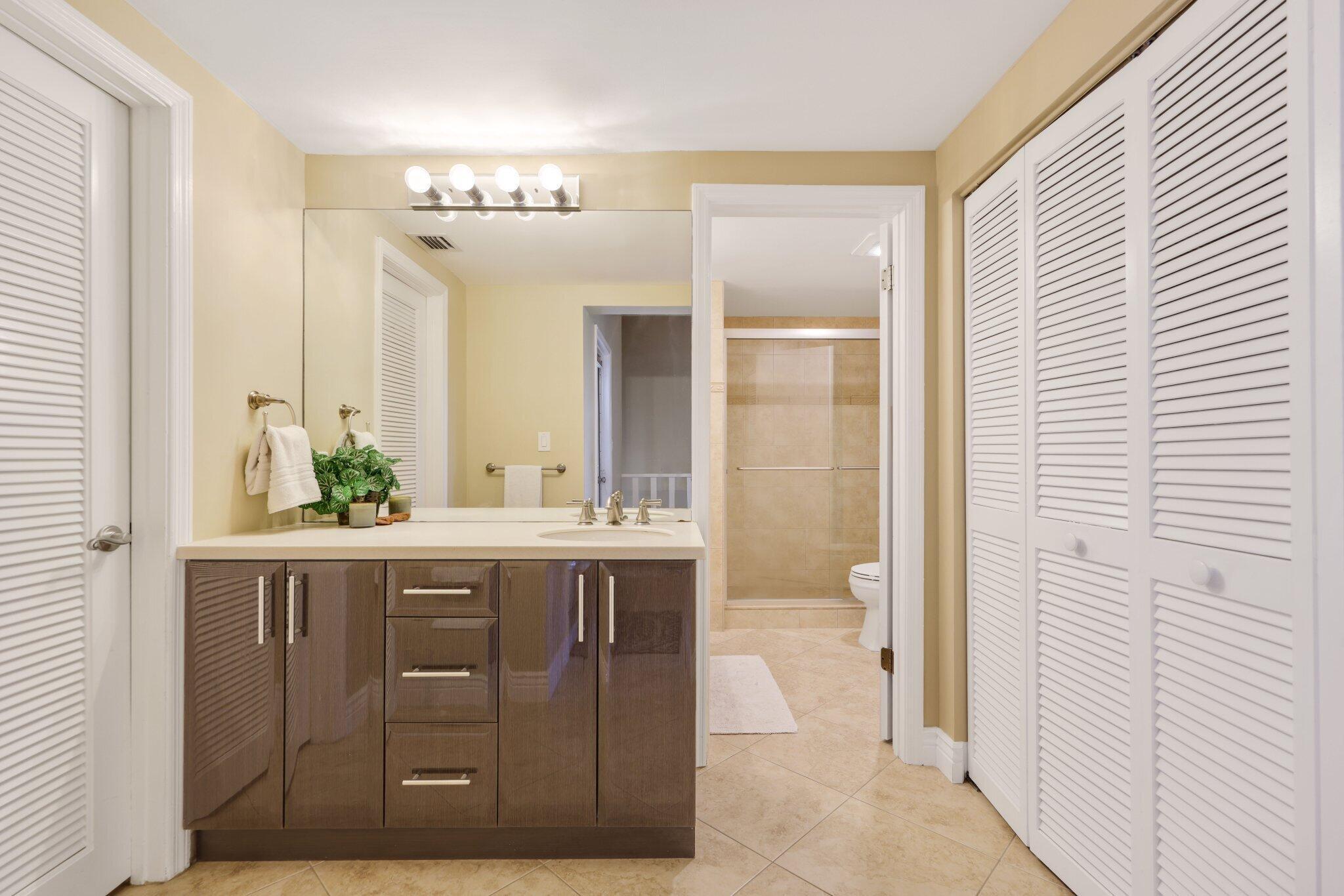 800 Greensward Court 203-i Property Photo 12