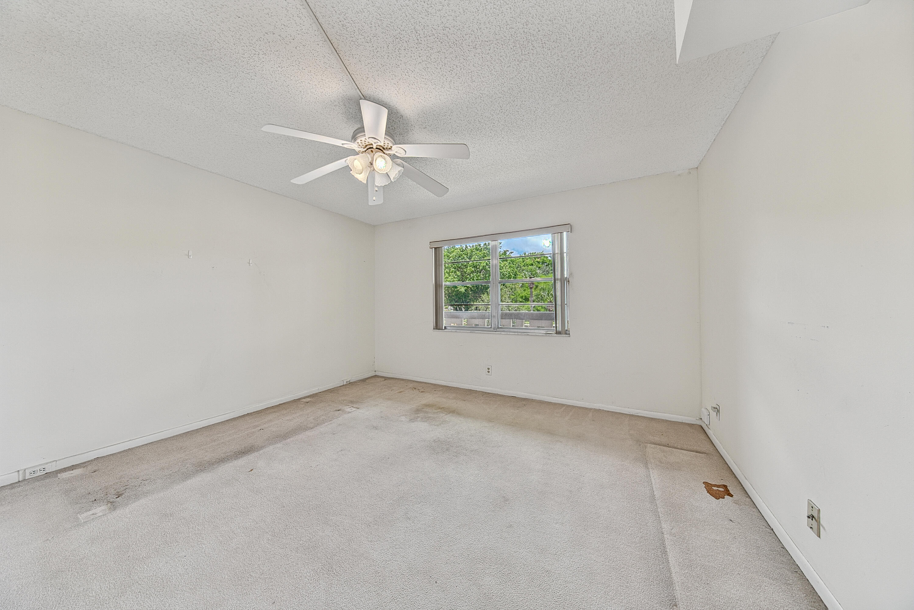 B26064449 Property Photo 33