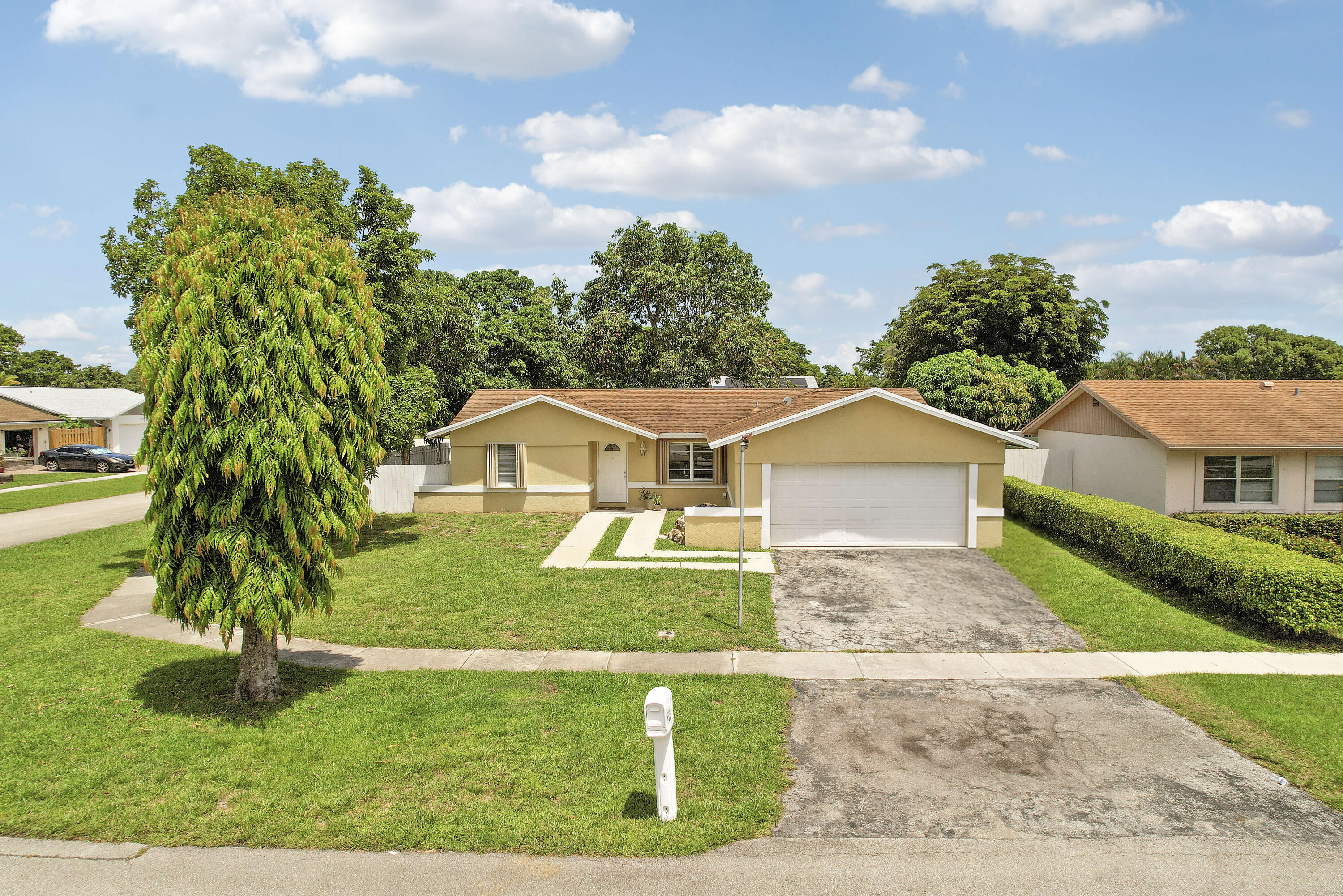 9235 Saddlecreek Drive Property Photo 2
