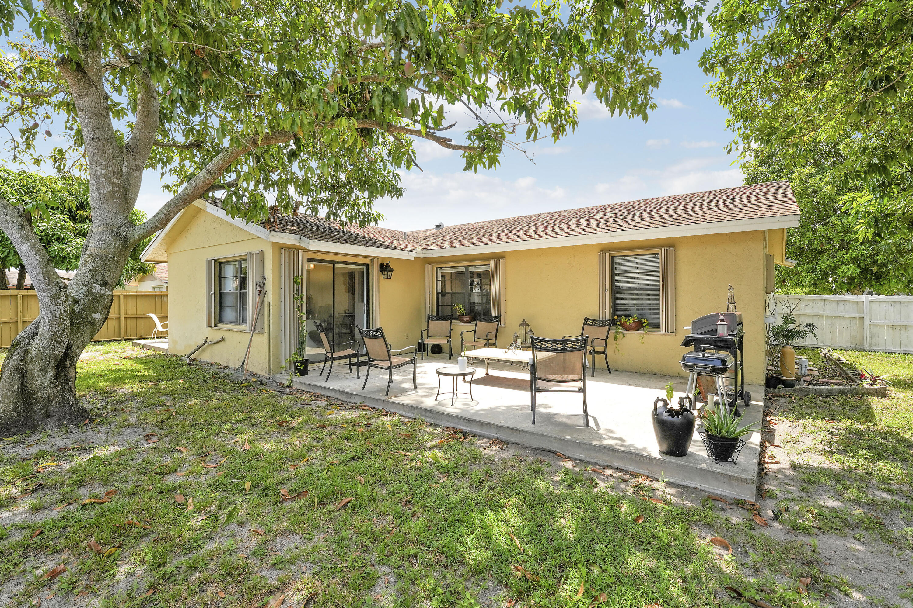 9235 Saddlecreek Drive Property Photo 3