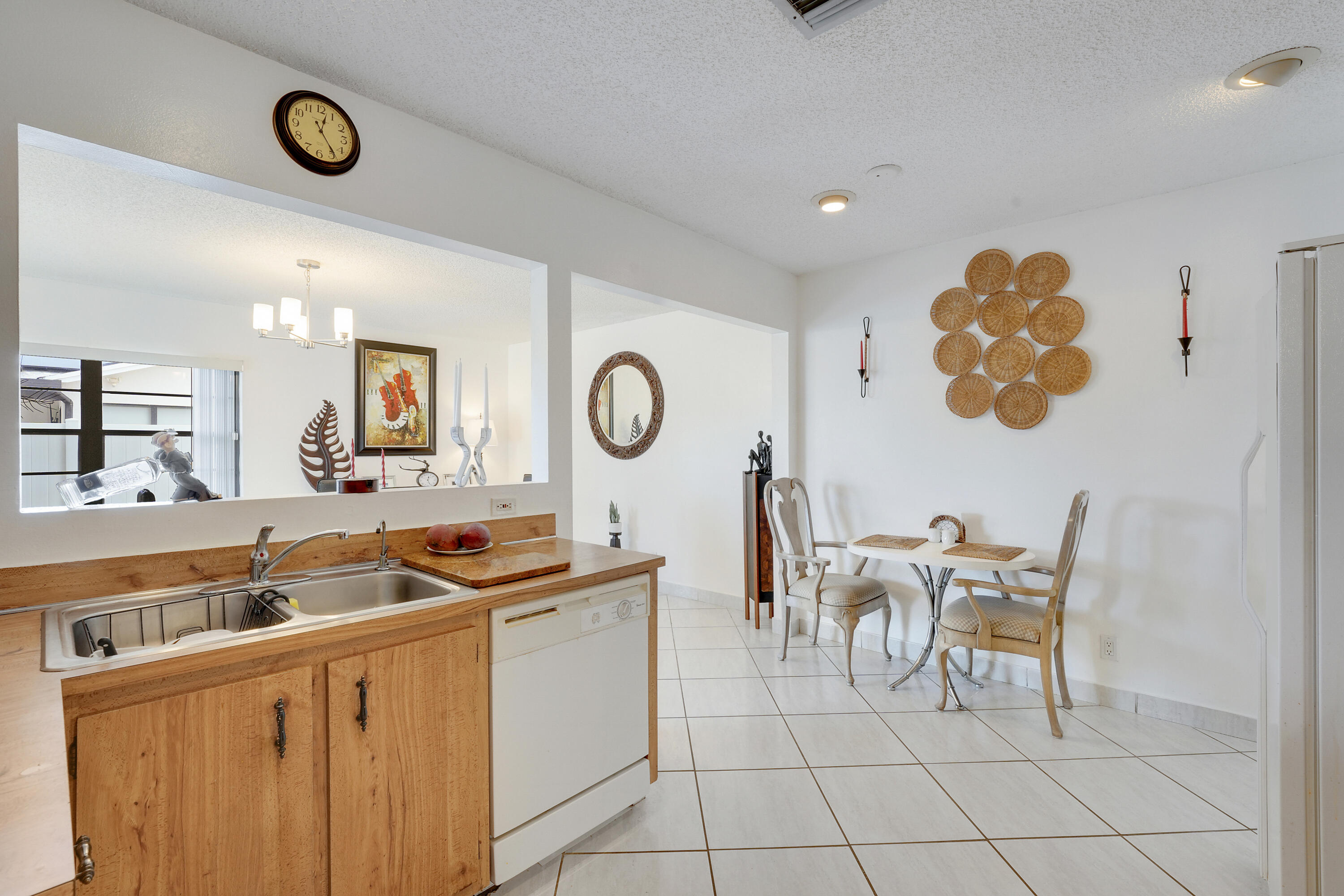 9235 Saddlecreek Drive Property Photo 14