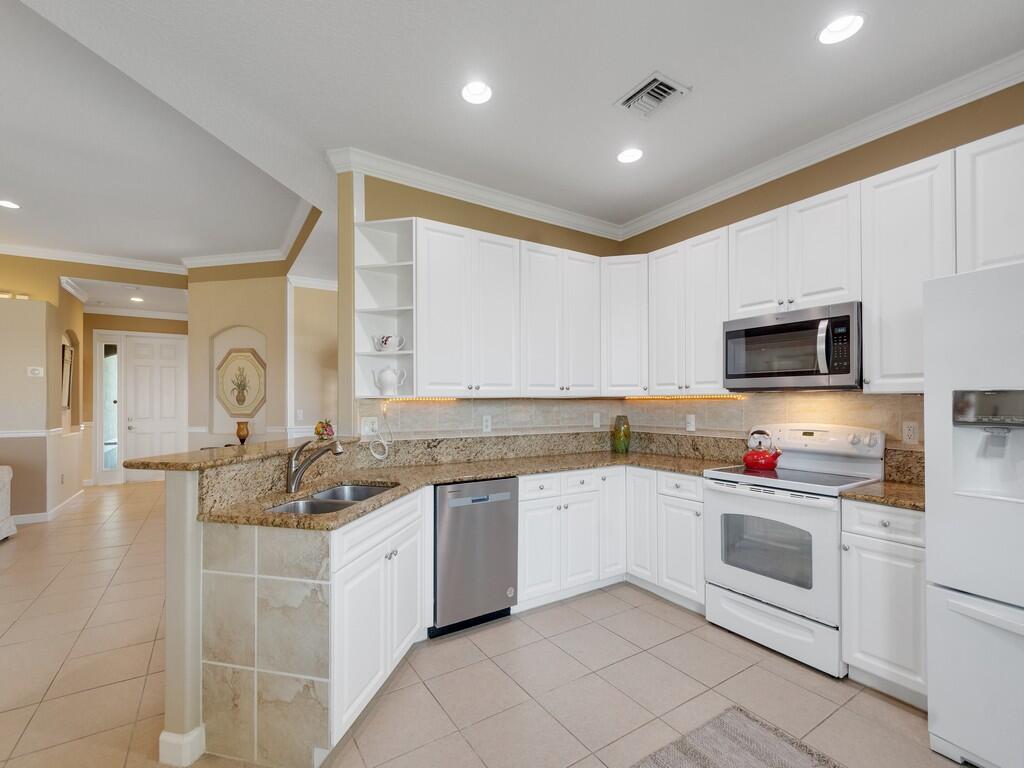 3153 Ashford Square Property Photo 10