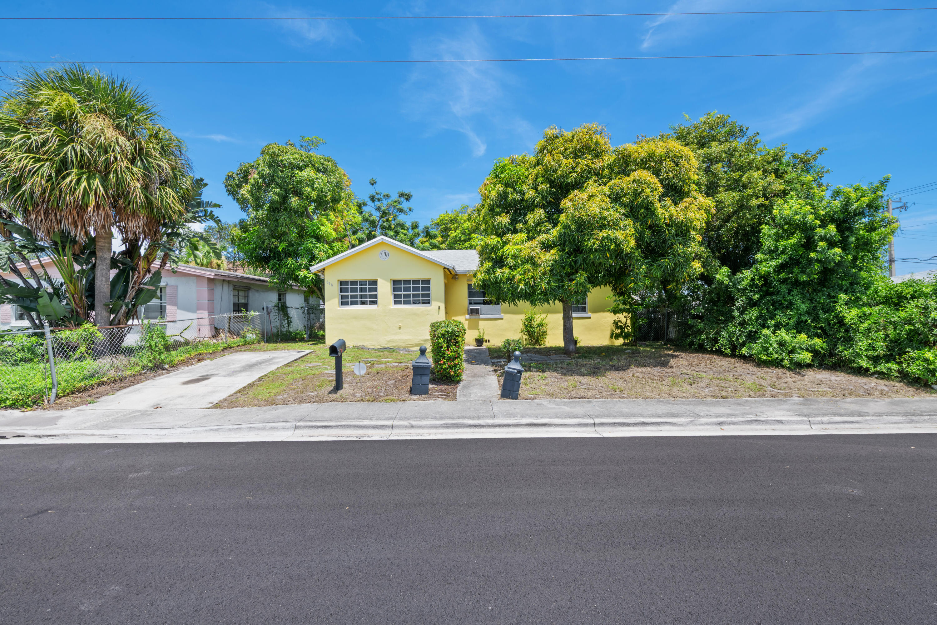 616 W 5TH Street