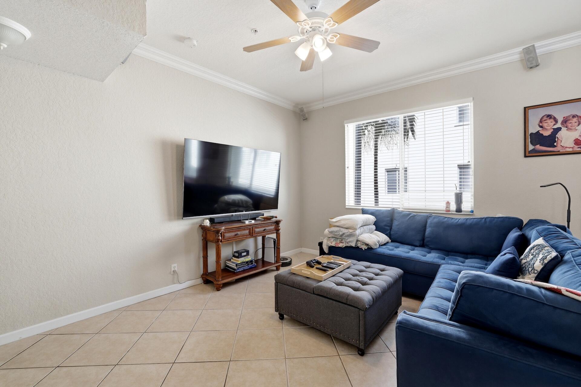 2905 S Greenleaf Circle Property Photo 8