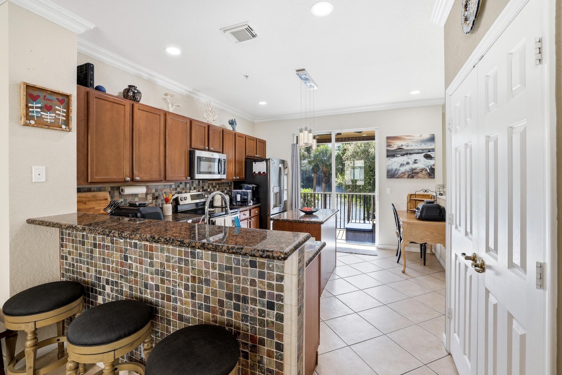 2905 S Greenleaf Circle Property Photo 10