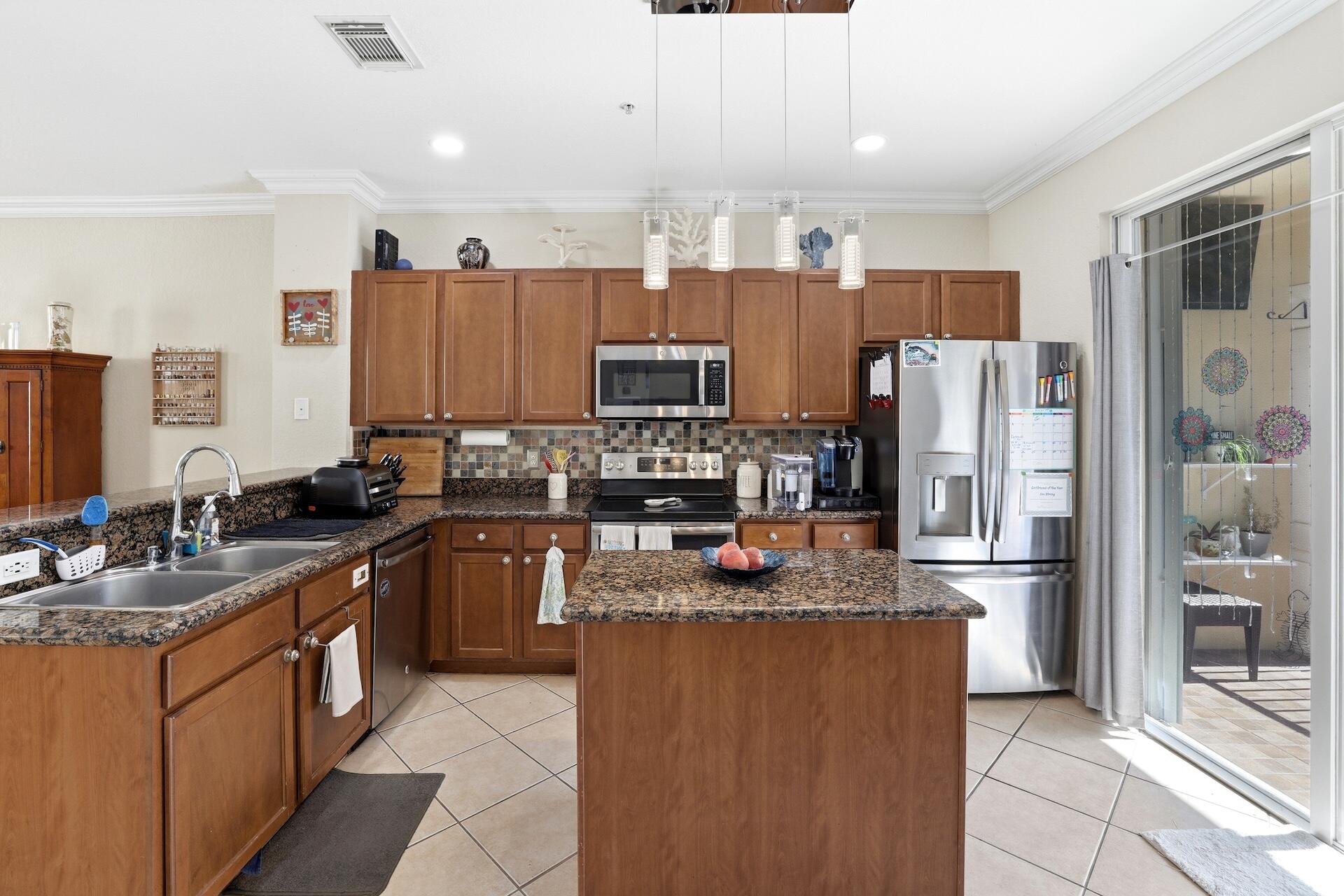 2905 S Greenleaf Circle Property Photo 11