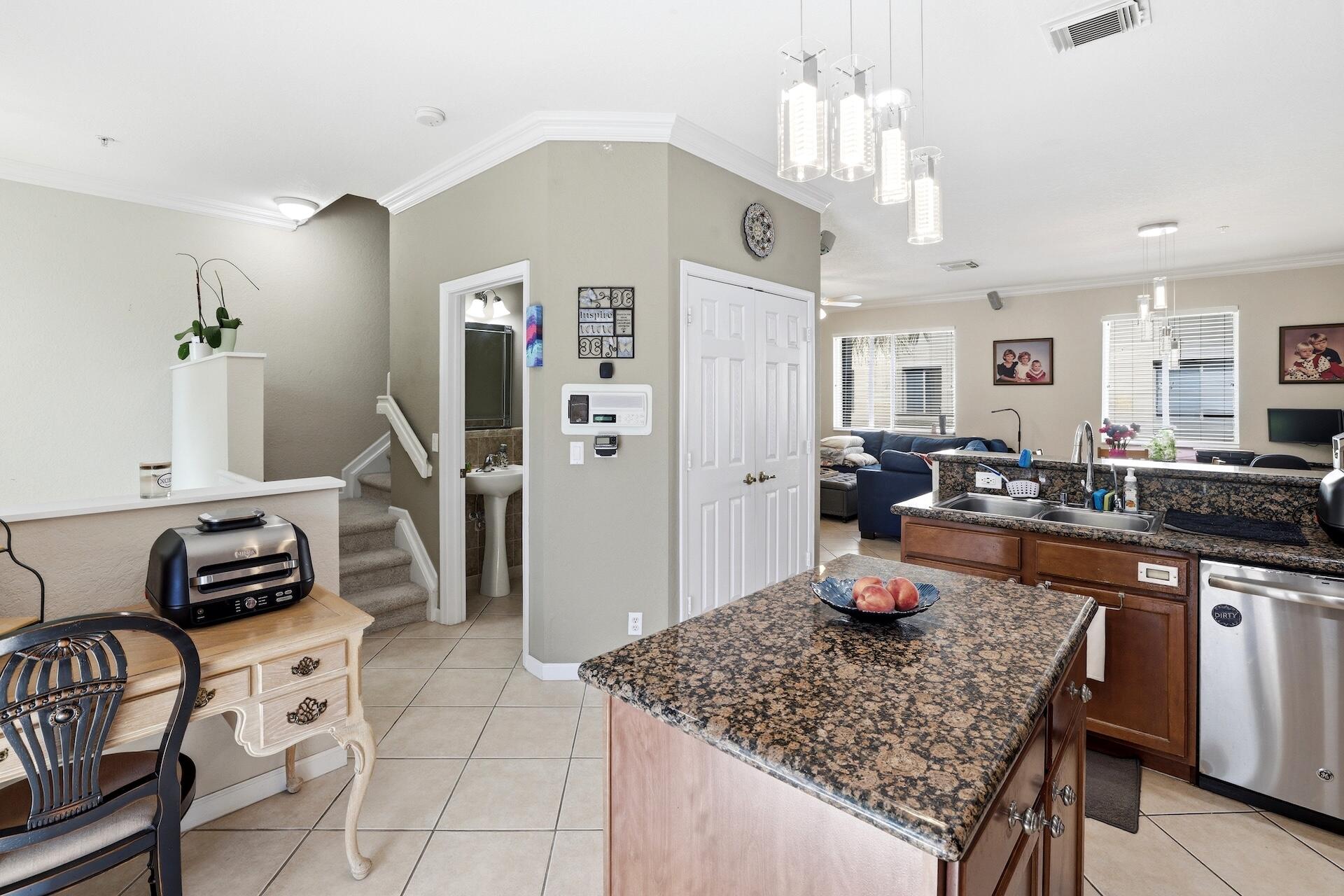 2905 S Greenleaf Circle Property Photo 12