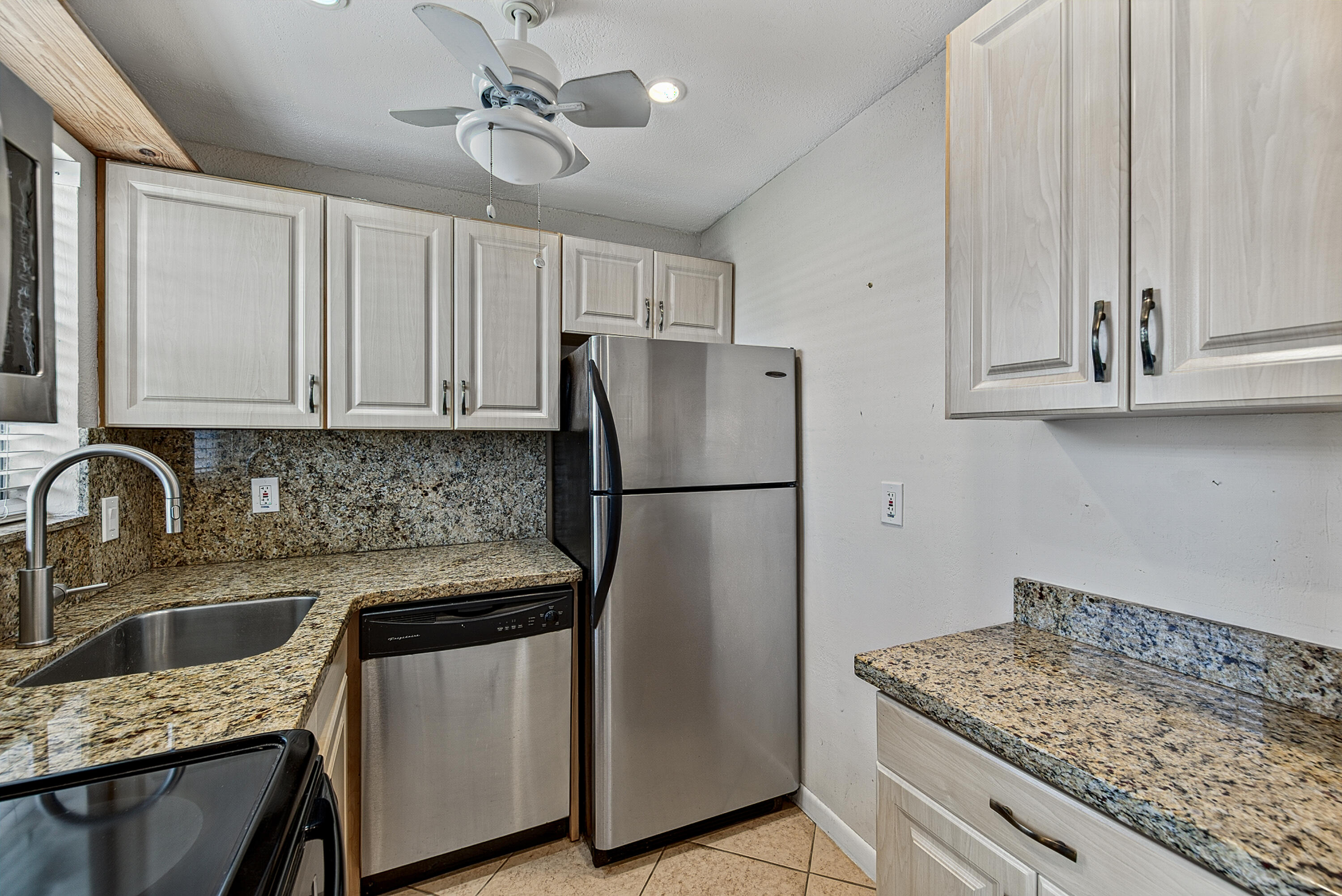 2650 W Golf Boulevard 165 Property Photo 44