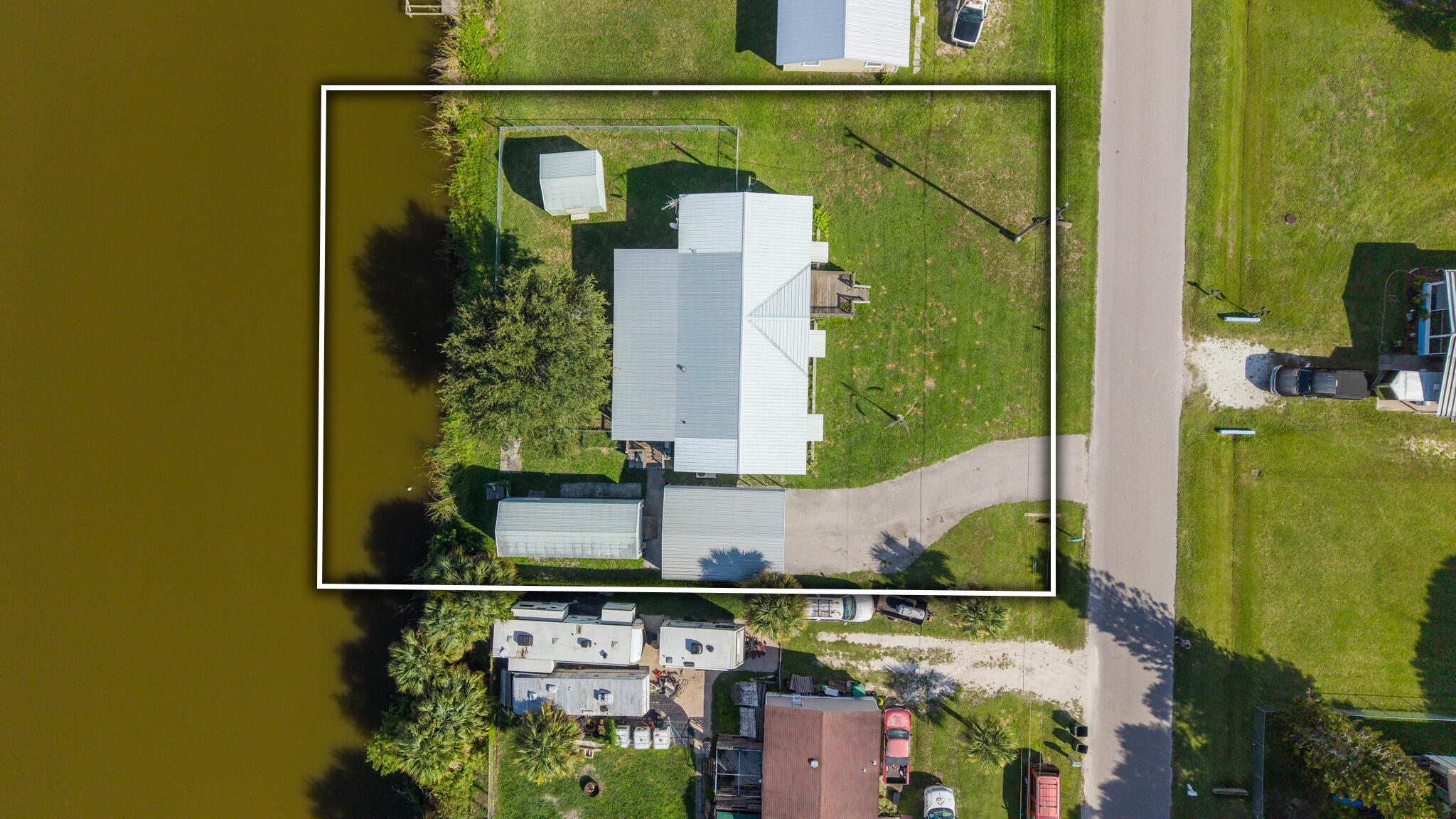 1221 Chobee Street Property Photo 2