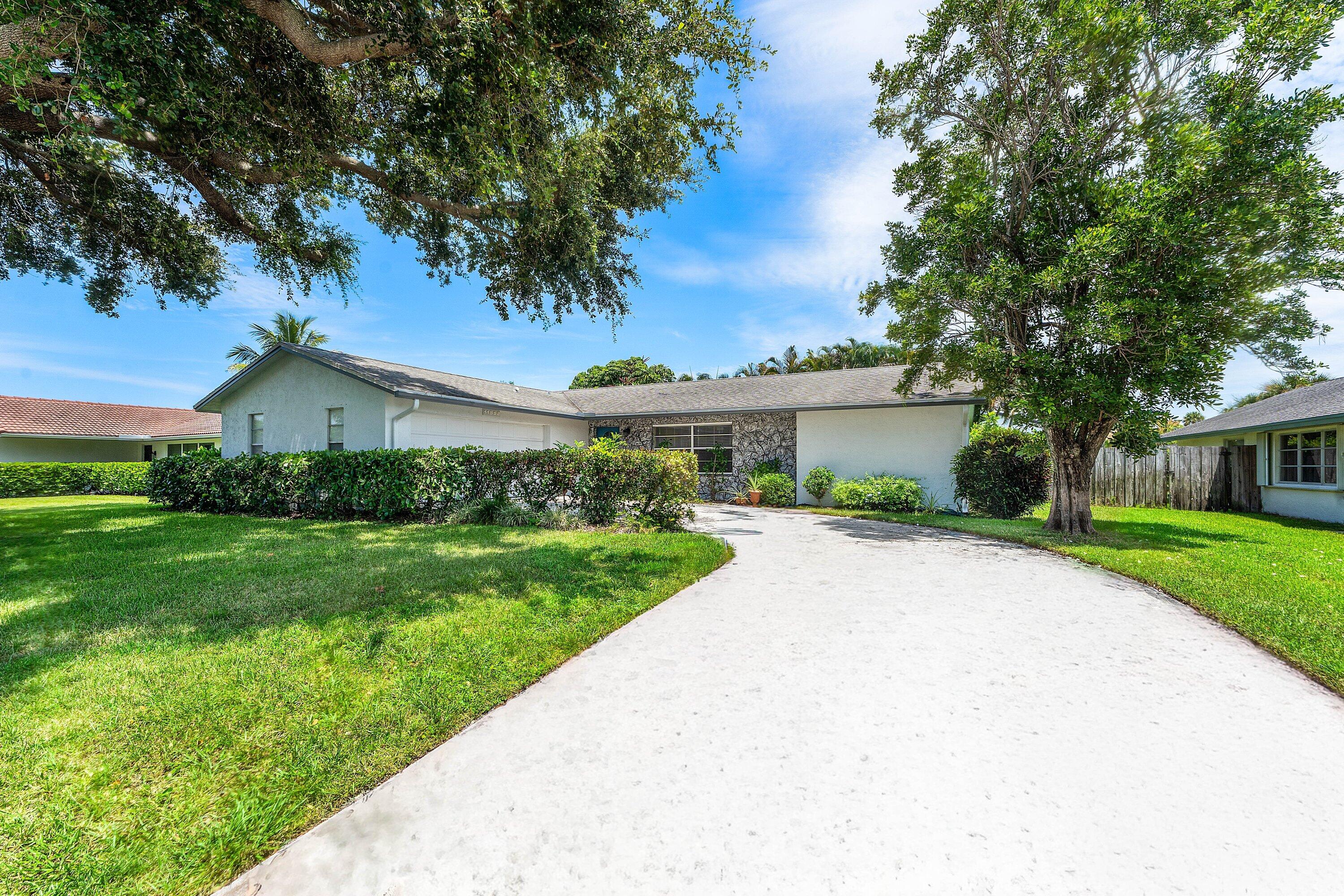 11592 Ficus Street Property Photo 1