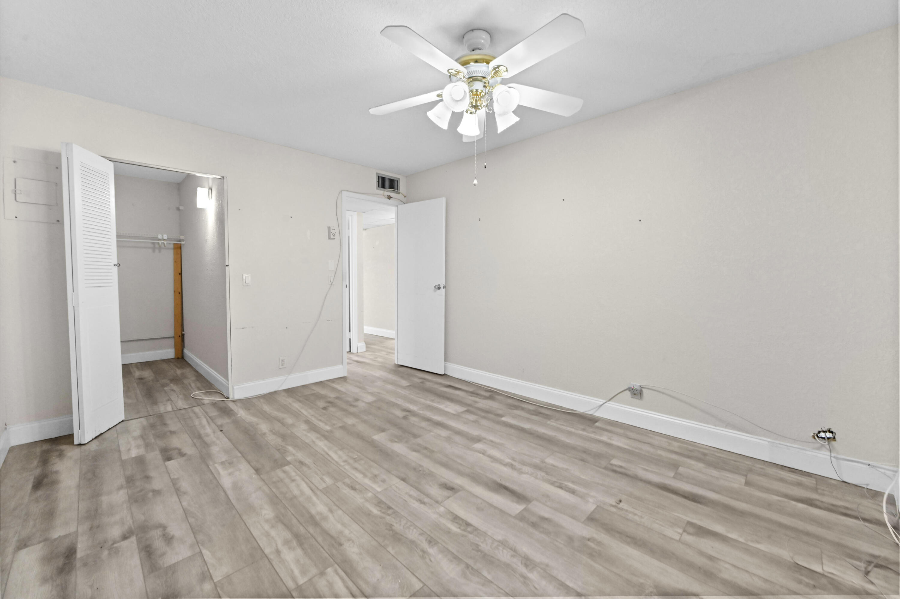 233 Monaco Boulevard E Property Photo 9
