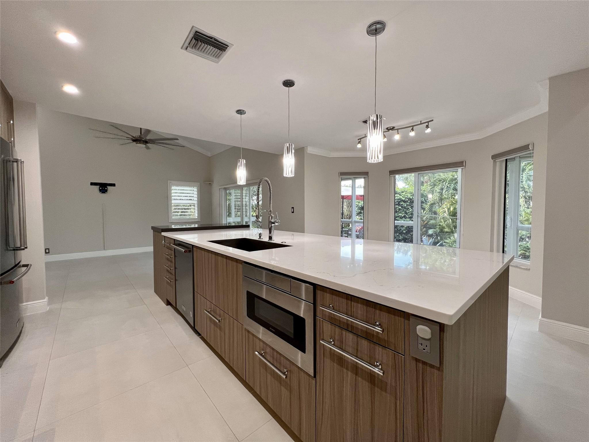720 Birdie Court Property Photo 6