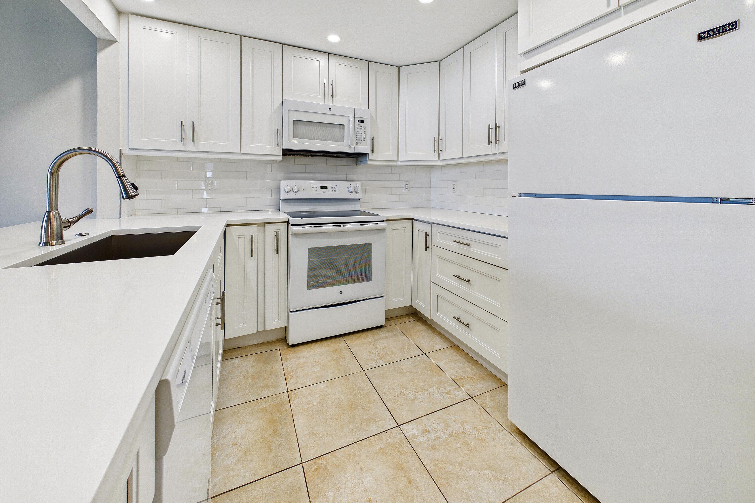 1800 N Andrews Avenue N 12g Property Photo 6