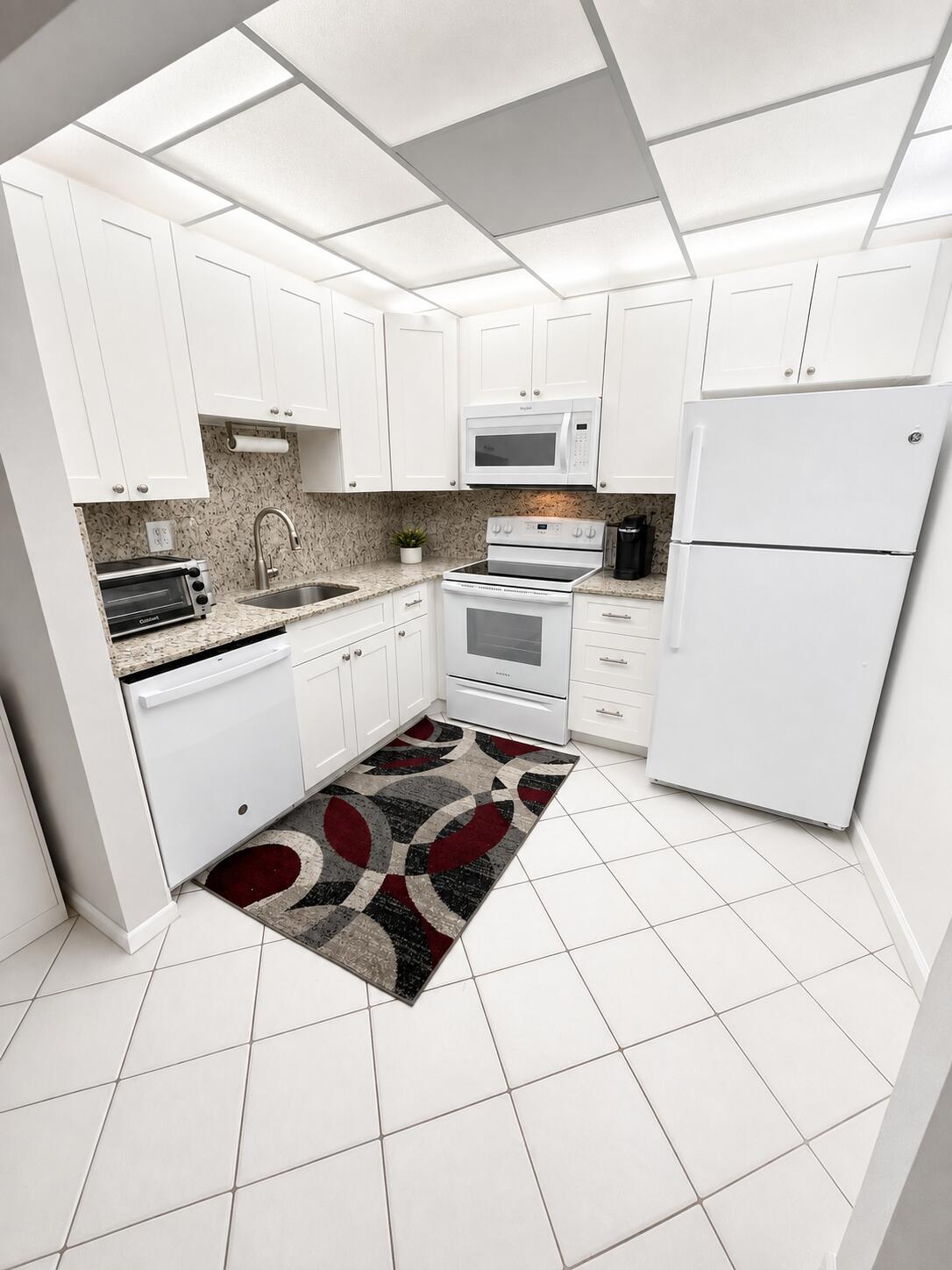 258 Burgundy F Property Photo 4