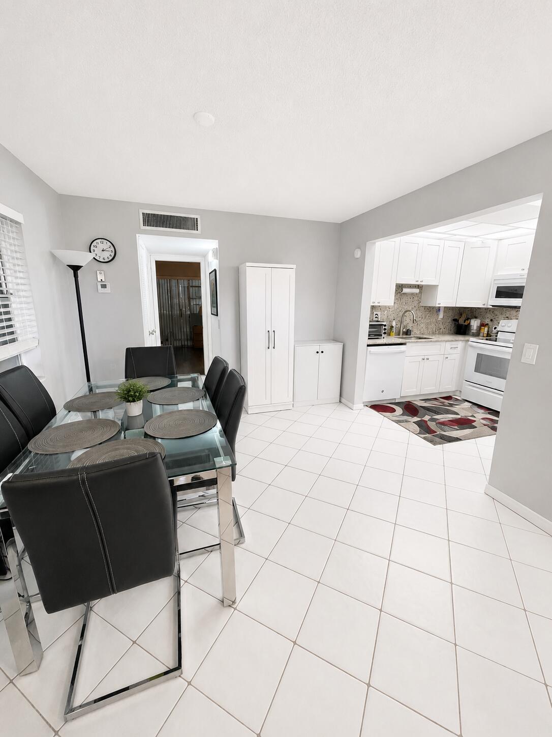 258 Burgundy F Property Photo 7