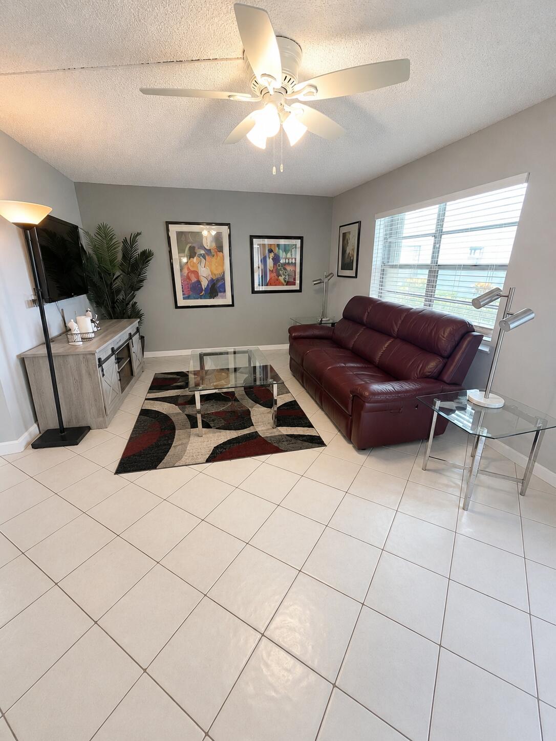 258 Burgundy F Property Photo 28