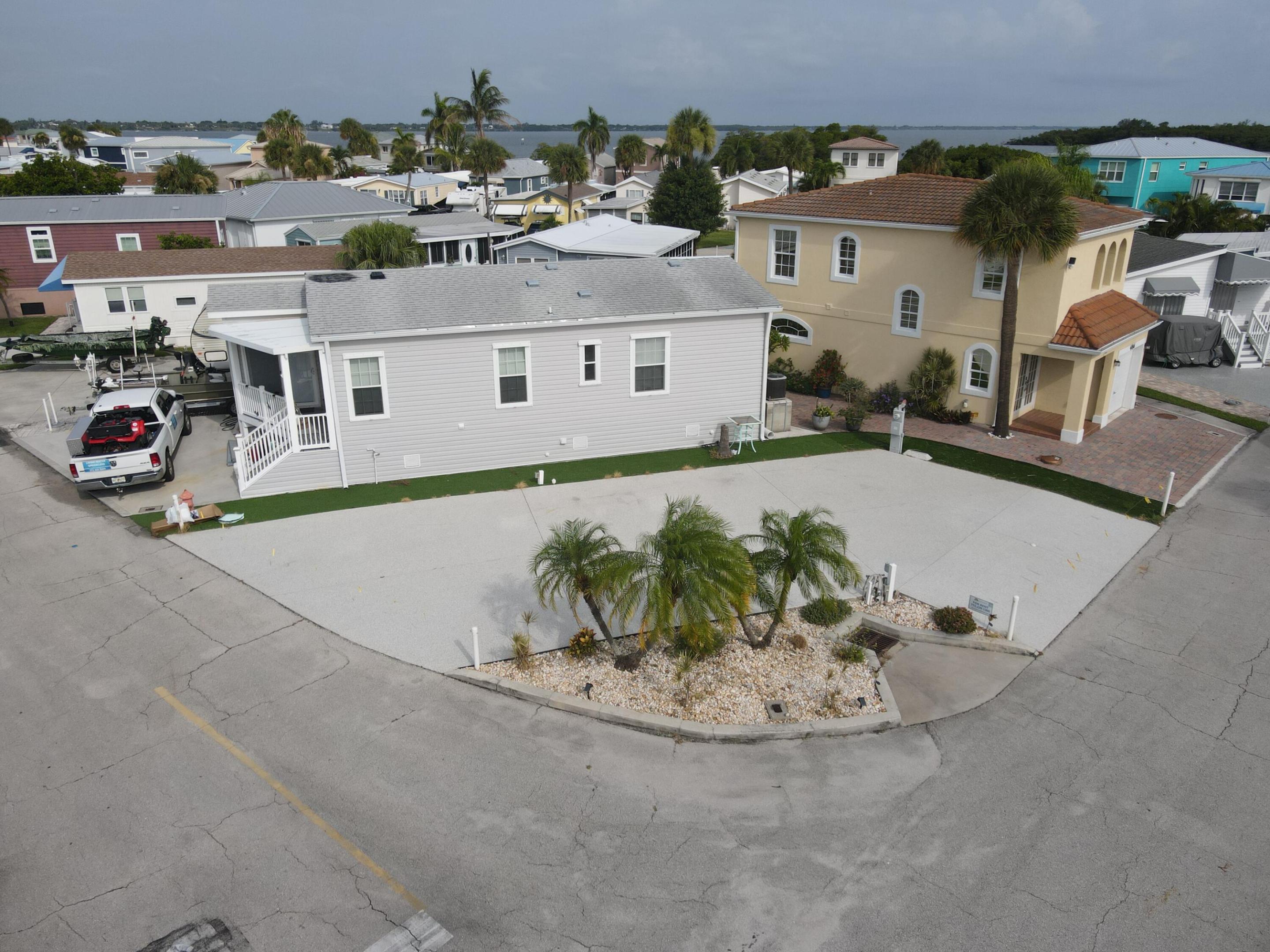 485 Nettles Boulevard Property Photo 1