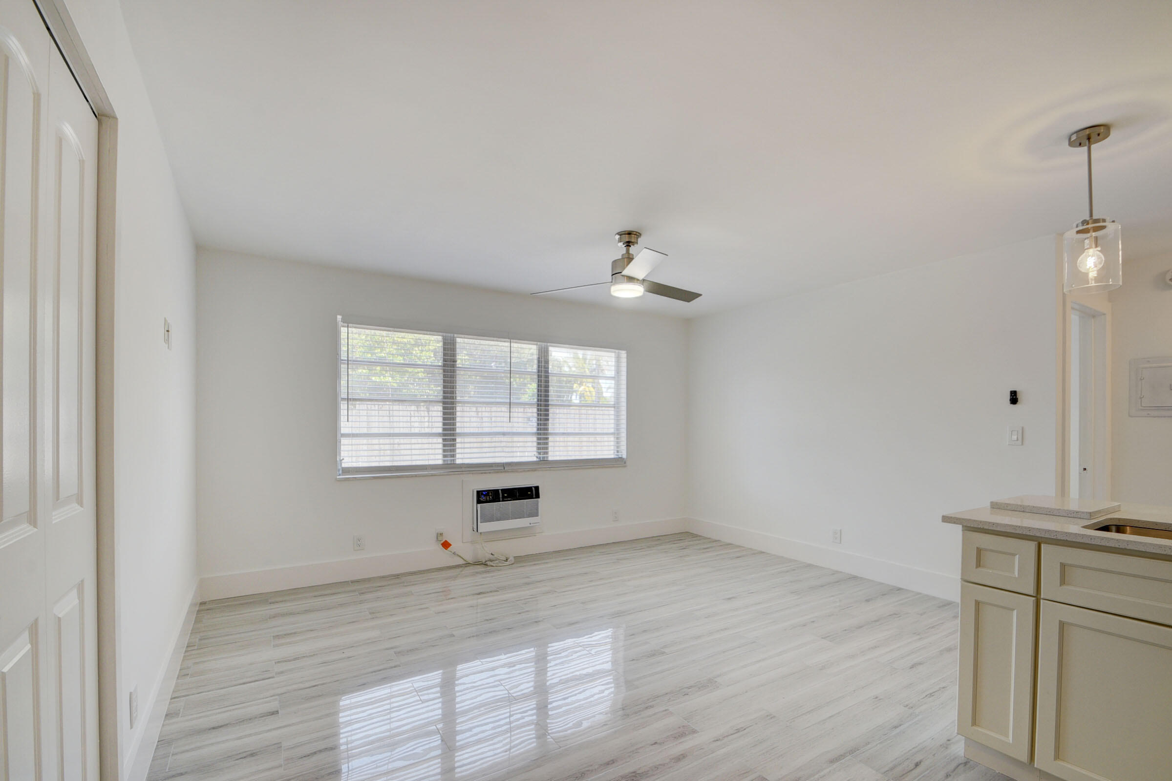 525 S Broadway J Property Photo 2
