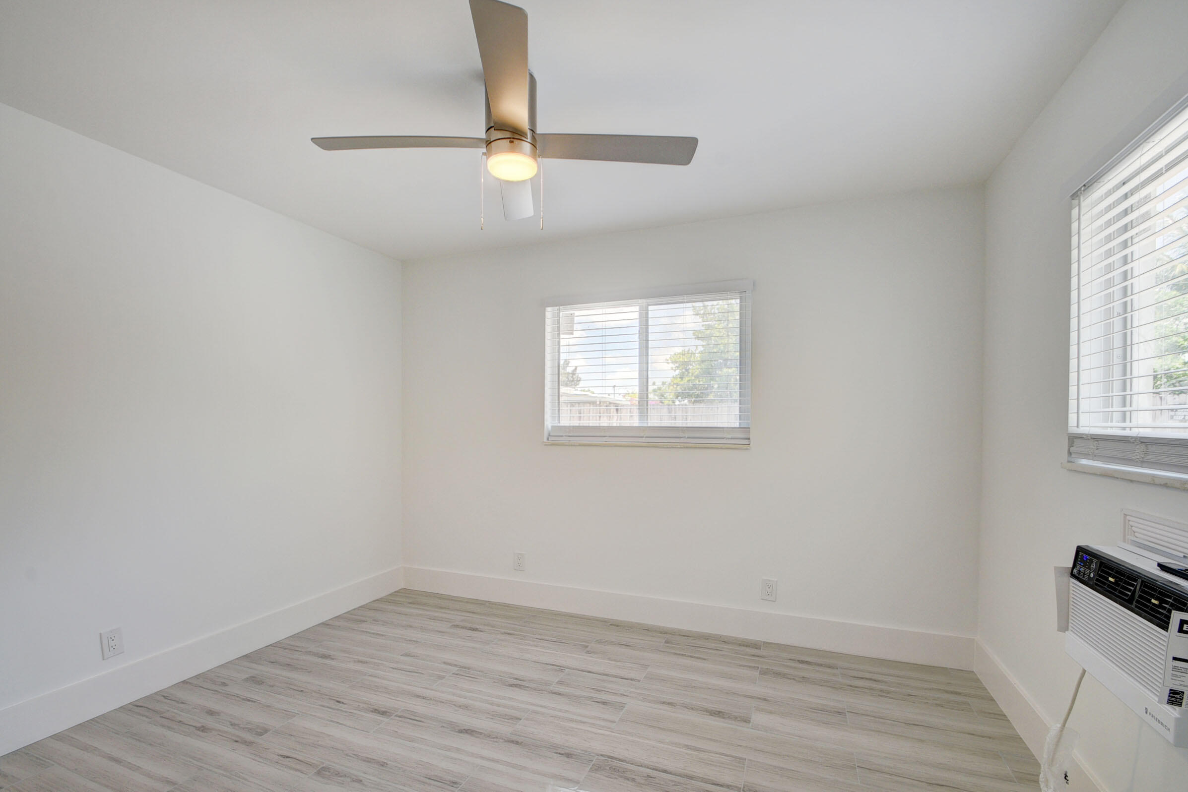 525 S Broadway J Property Photo 9